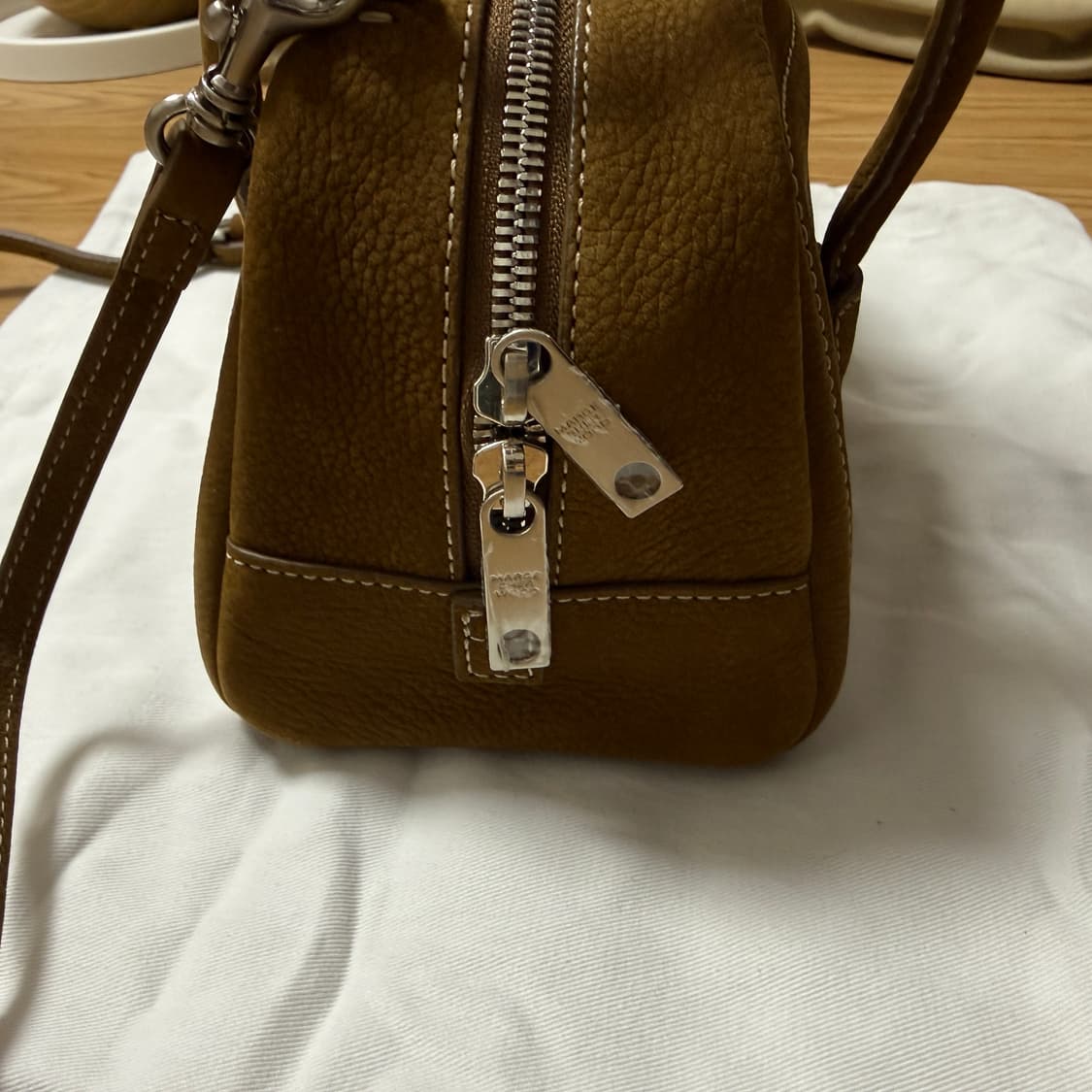 마지셔우드 소프트 토트 미니백 누벅 가방 상품이미지3