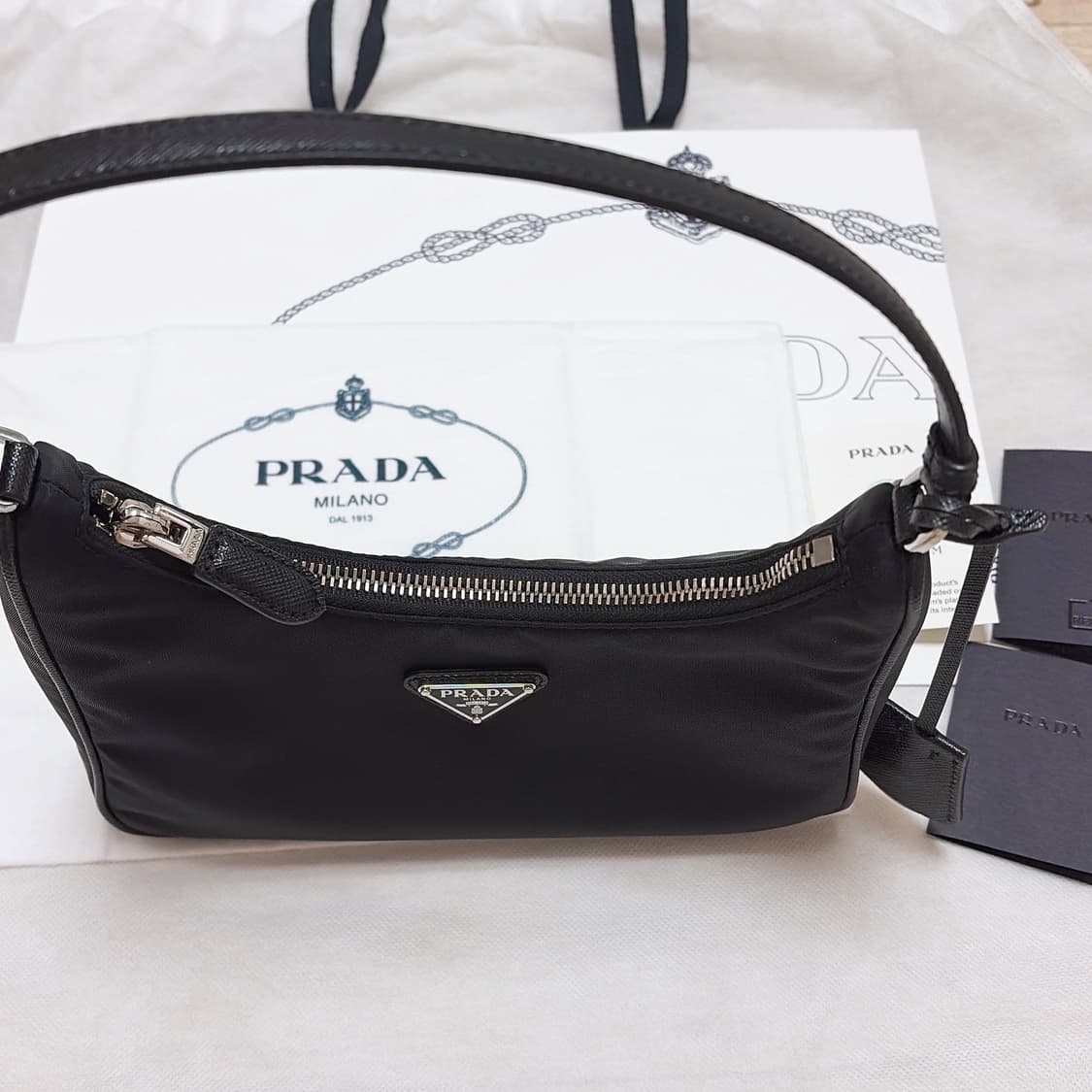 정품) 프라다 리에디션 2005 리나일론 미니백 상품이미지4