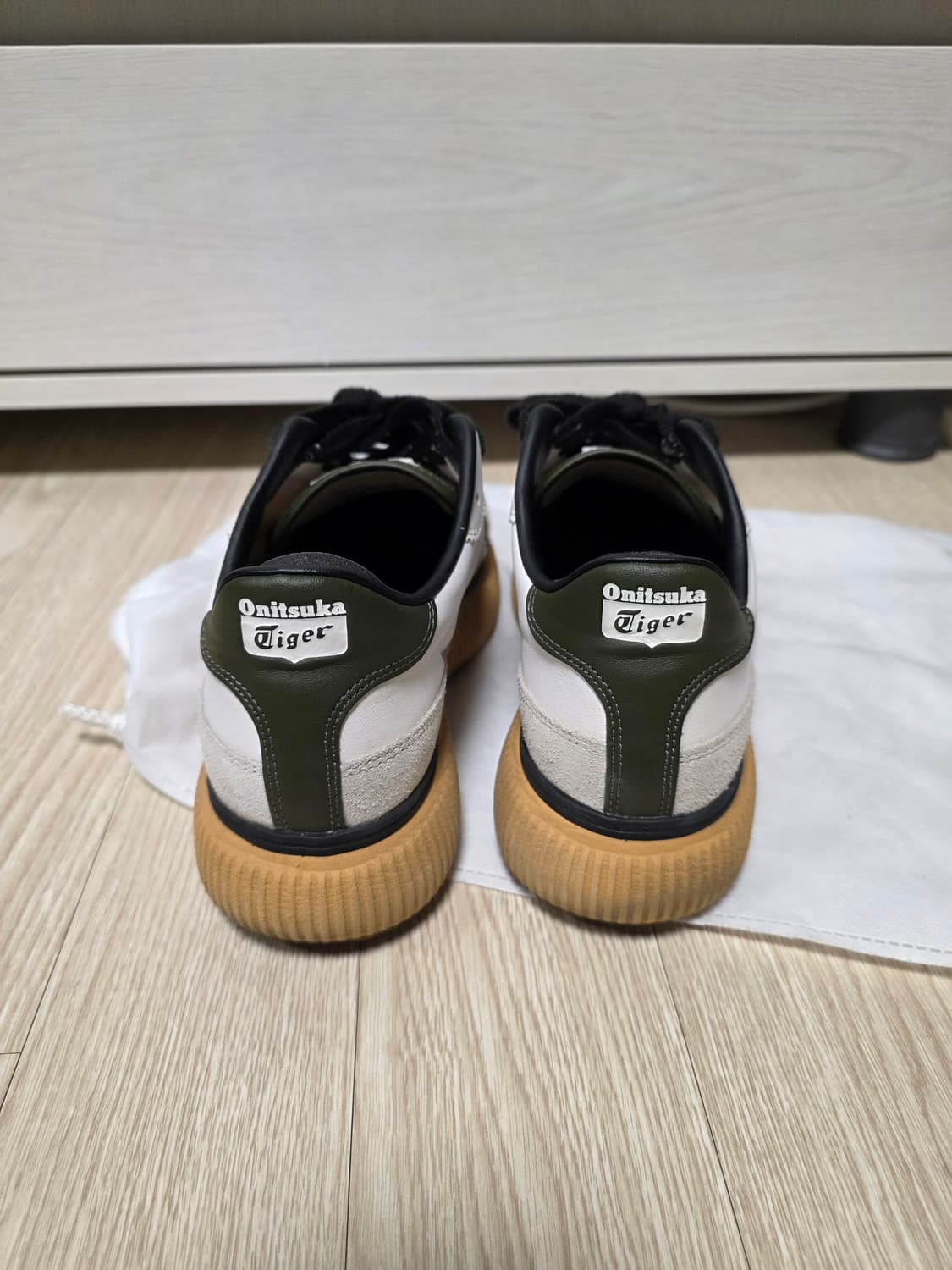 오니츠카타이거 델리시티 카키 상품이미지5