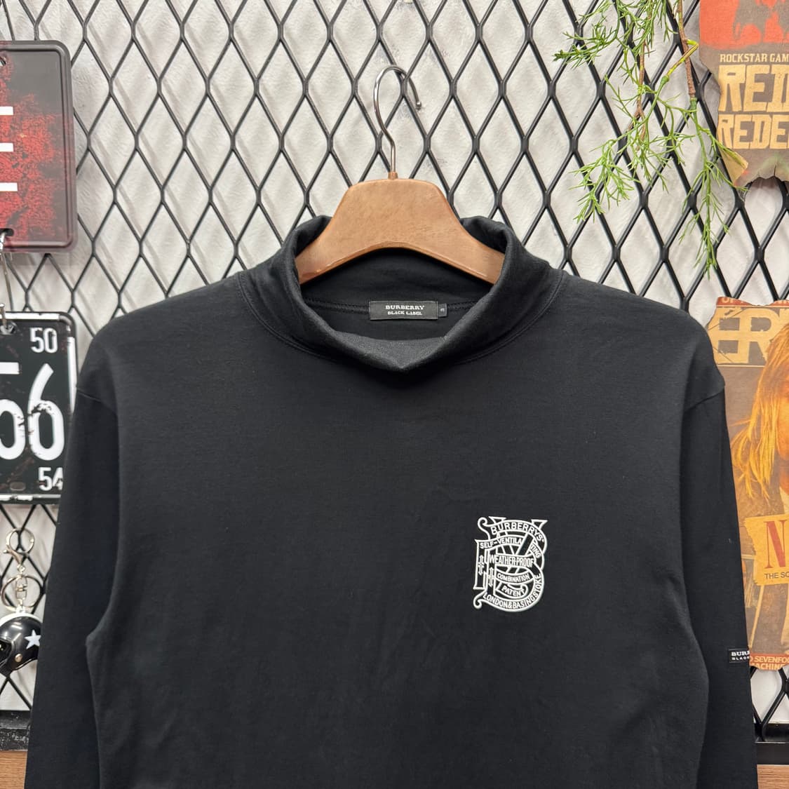 버버리 블랙 라벨 목폴라 롱슬리브 전면 로고 포인트 블랙 상품이미지3