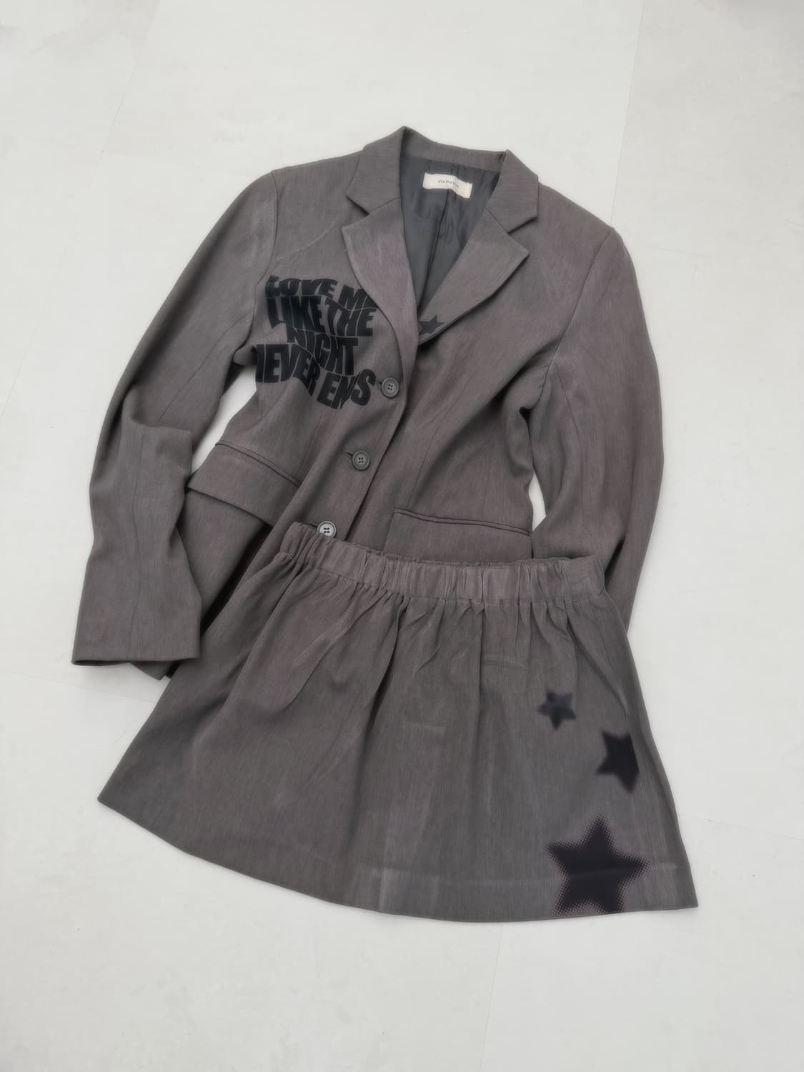 그래픽 프린트 리워크 셋업  상품이미지1