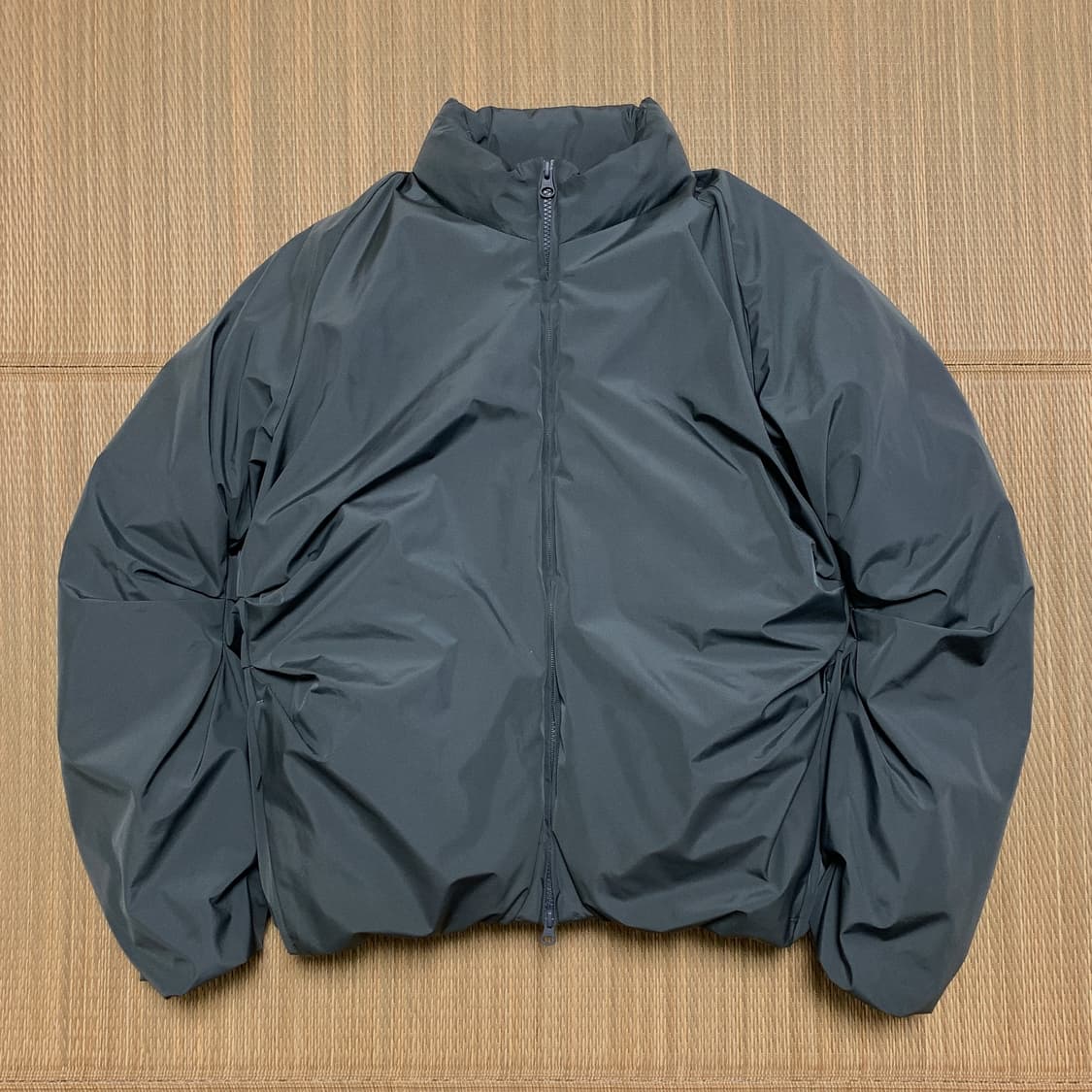 포스트아카이브팩션 7.0 다운 라이트 차콜 상품이미지1