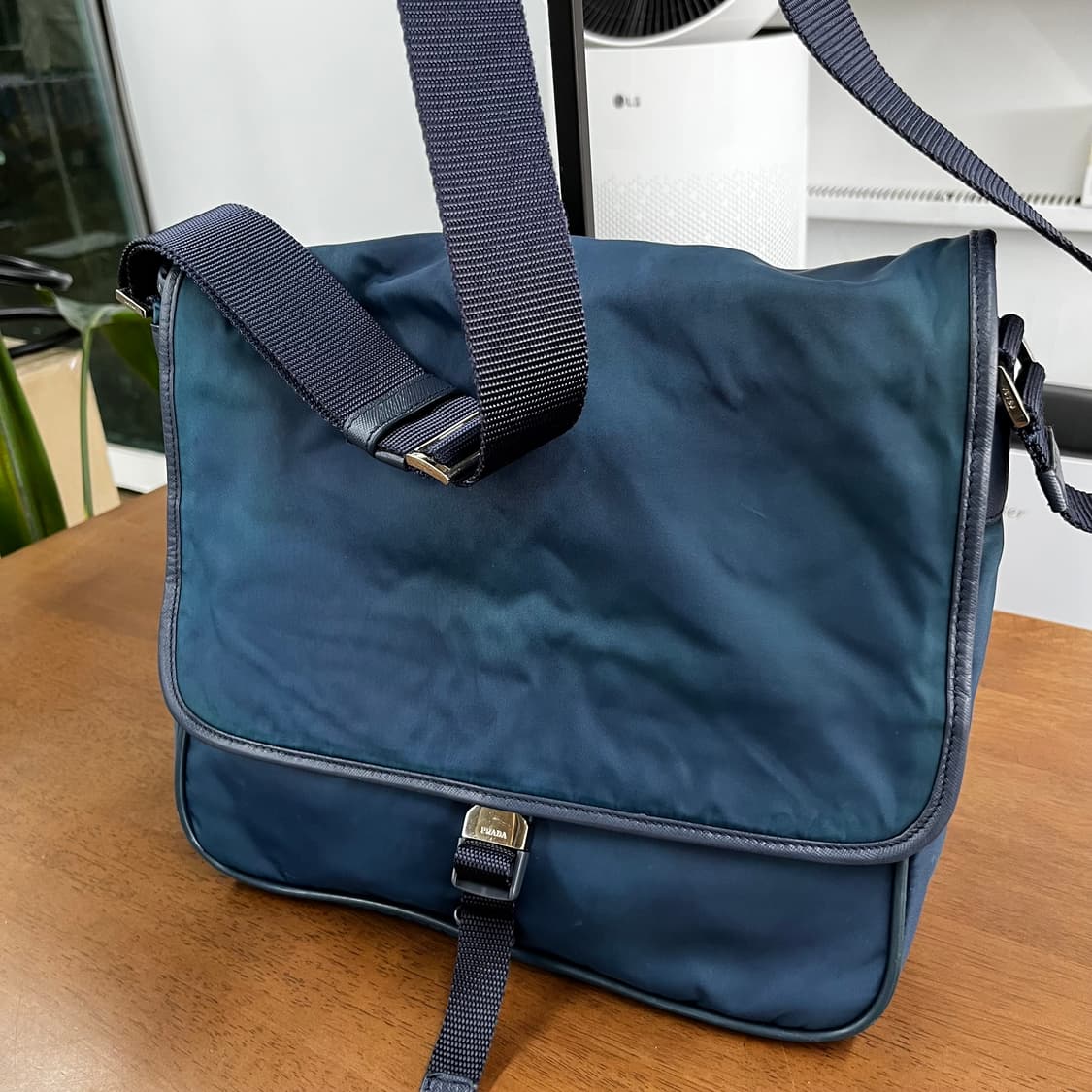 프라다 나일론 메신저백  상품이미지2