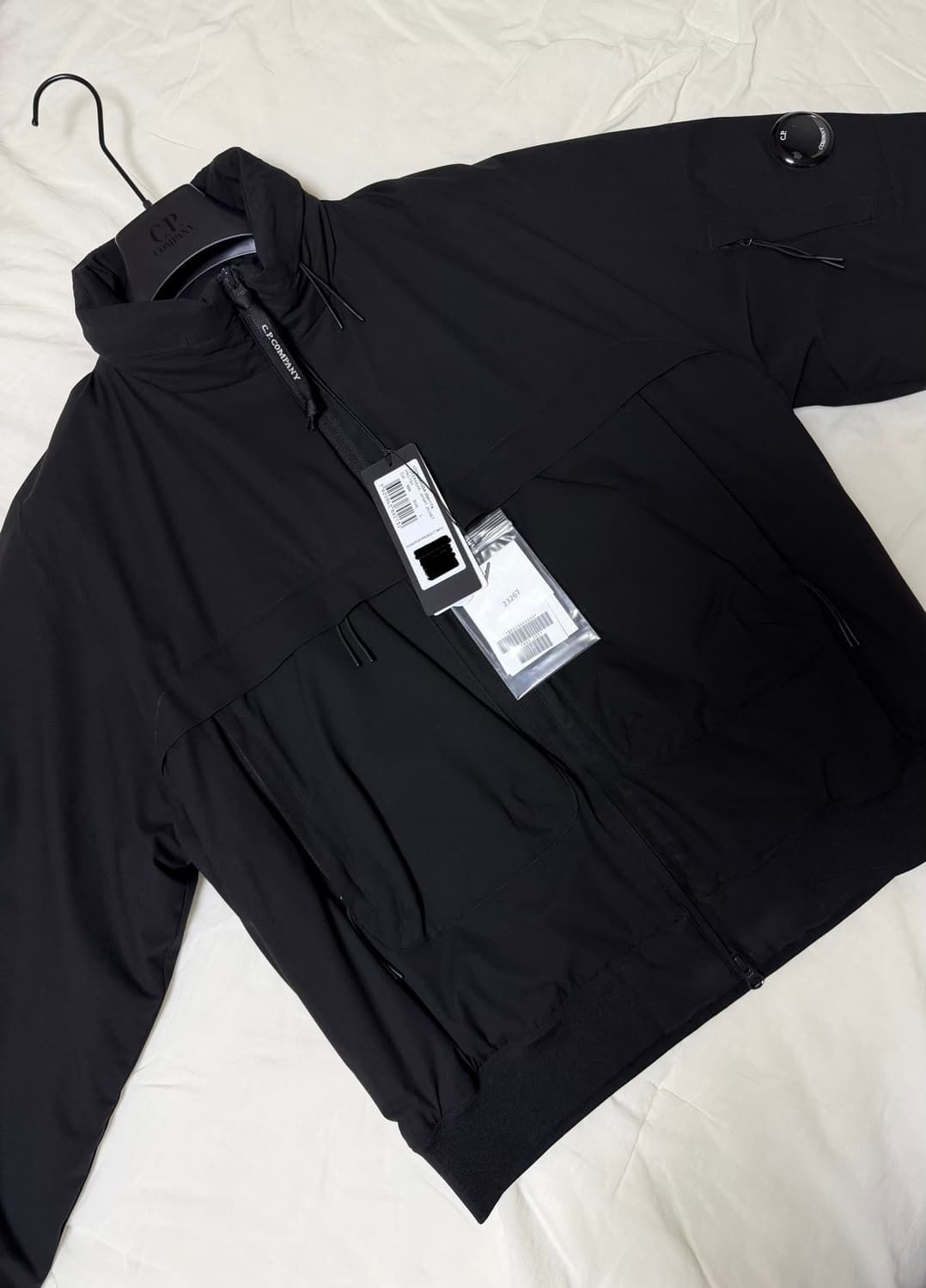 [L] 24FW CP컴퍼니 프로텍 숏 패디드 봄버 상품이미지2