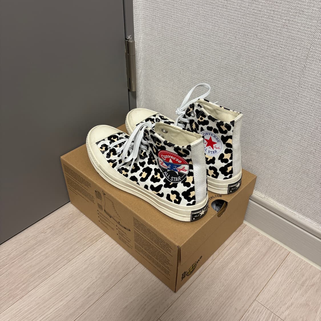 컨버스 척 70 하이 로고 플레이 화이트 블랙 상품이미지2