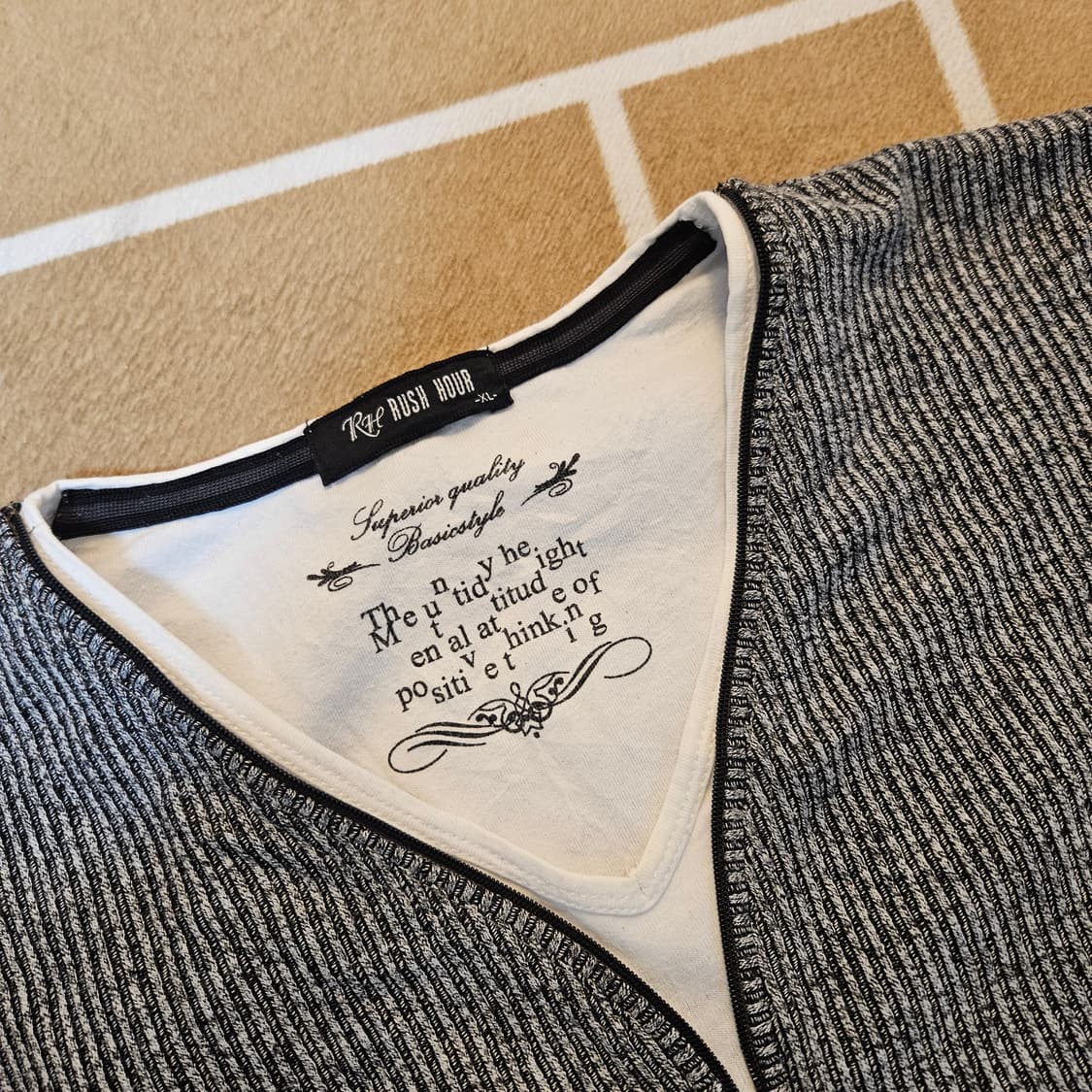 LUSH HOUR in Japan 브이넥 레이어드 지 집업 긴팔티셔츠 상품이미지3