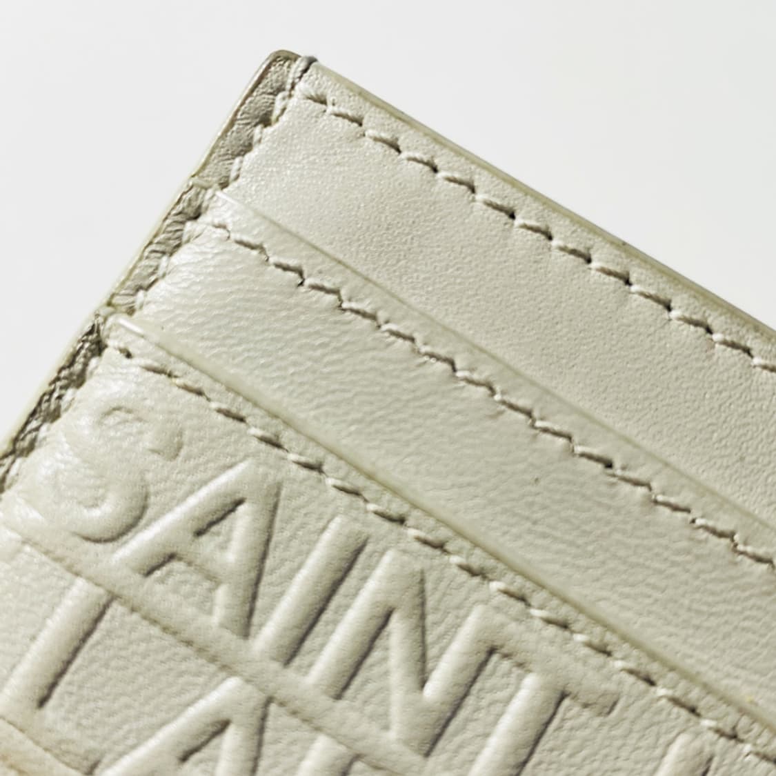 [정품] SAINT LAURENT 생로랑 로고 엠보스드 소가죽 카드지갑 상품이미지4