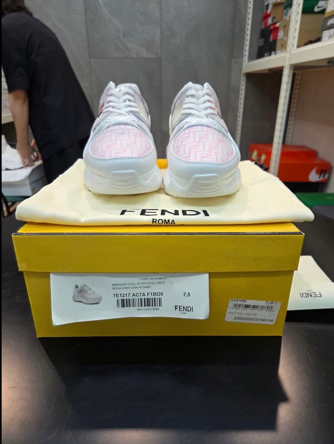 [새상품] 펜디 FF로고 스니커즈 상품이미지2