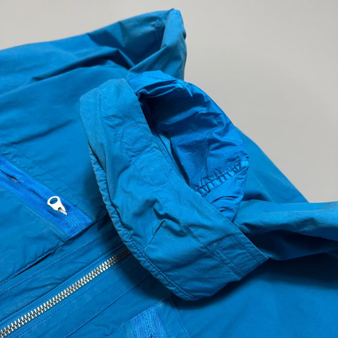 스톤아일랜드 민트컬러 나일론 트윌 코튼 혼방 하이넥 집업 윈드브레이커 상품이미지5