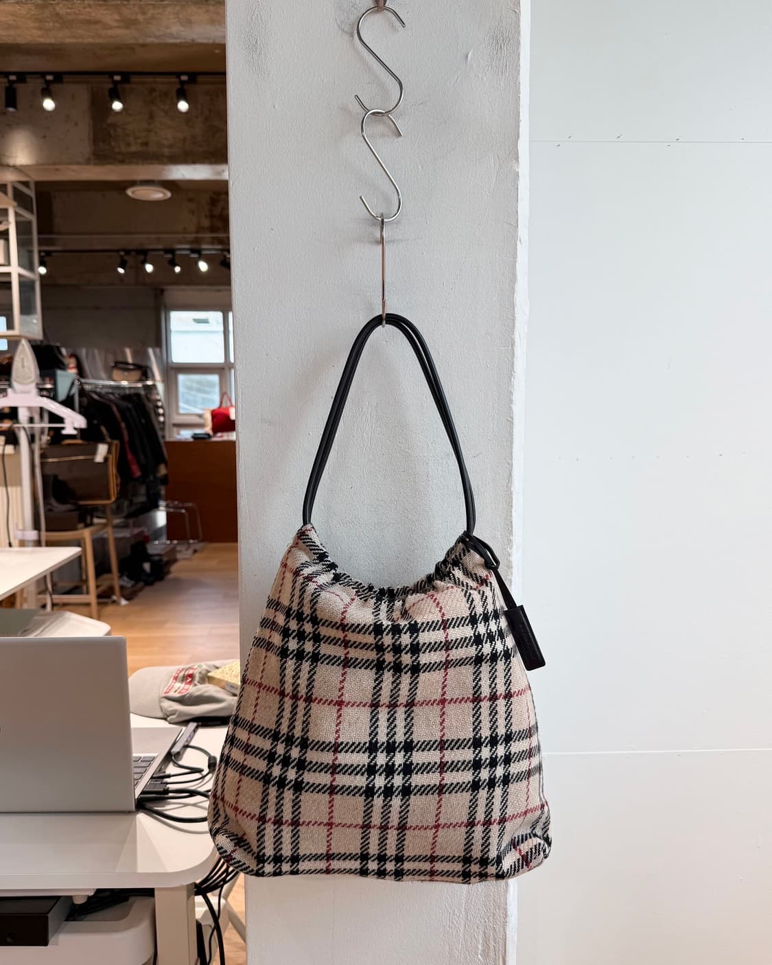 버버리 노바체크 울 숄더백  상품이미지2