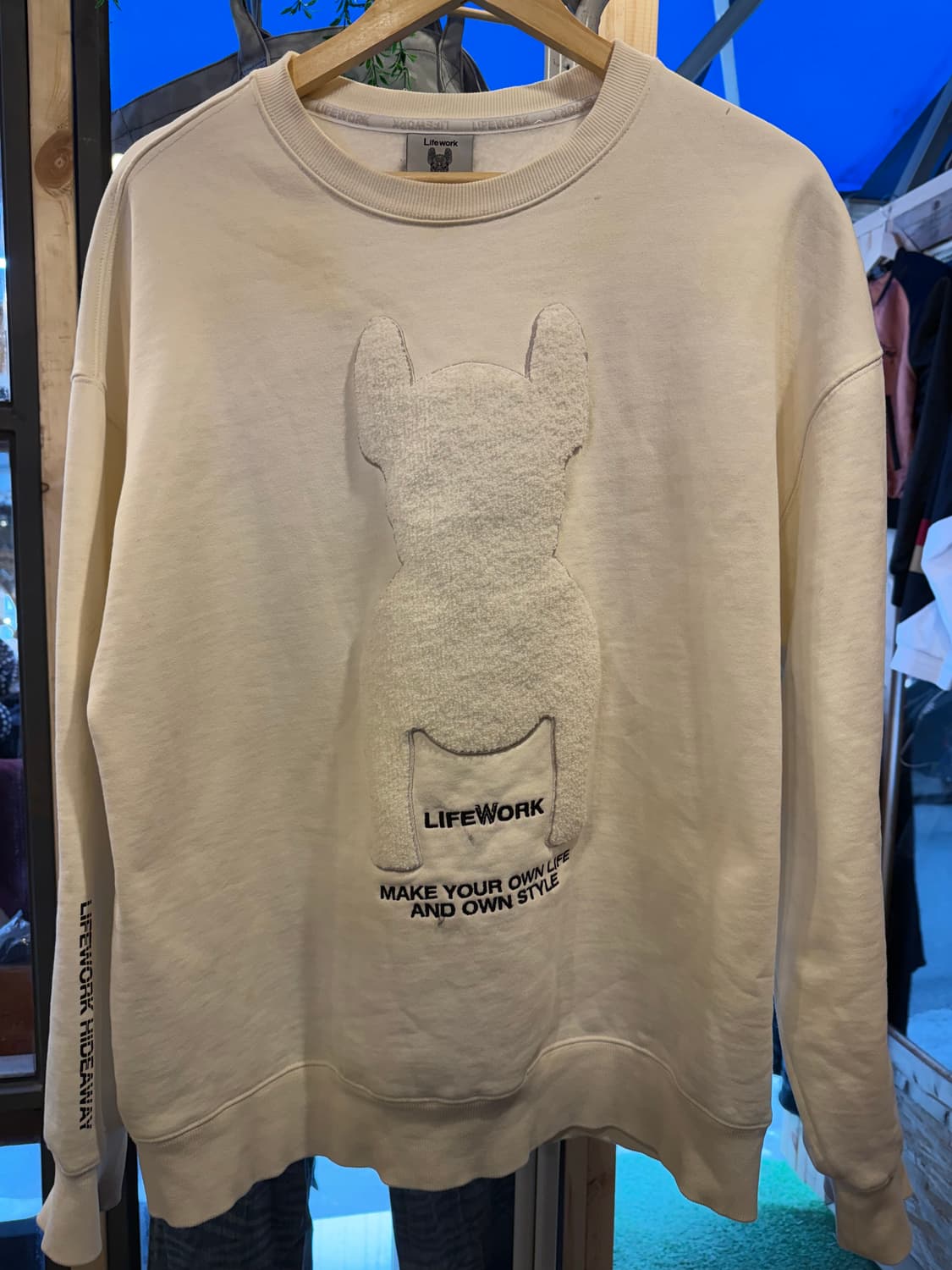 라이프워크 라독 부클 자수 맨투맨 상품이미지1