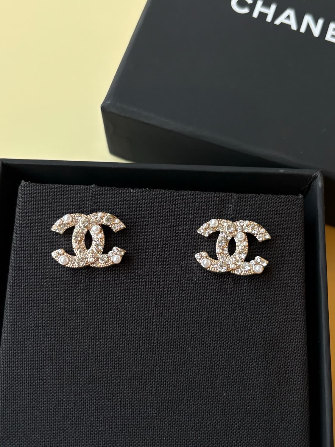 샤넬 정품 업사이클링 cc로고 진주 펄 크리스탈 귀걸이 상품이미지3