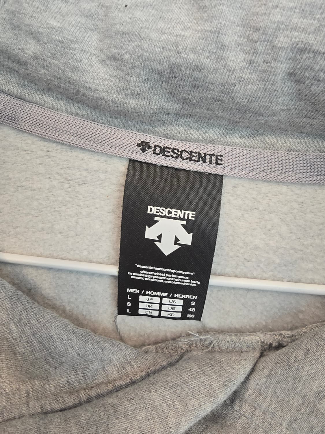 데상트 후드 상품이미지3