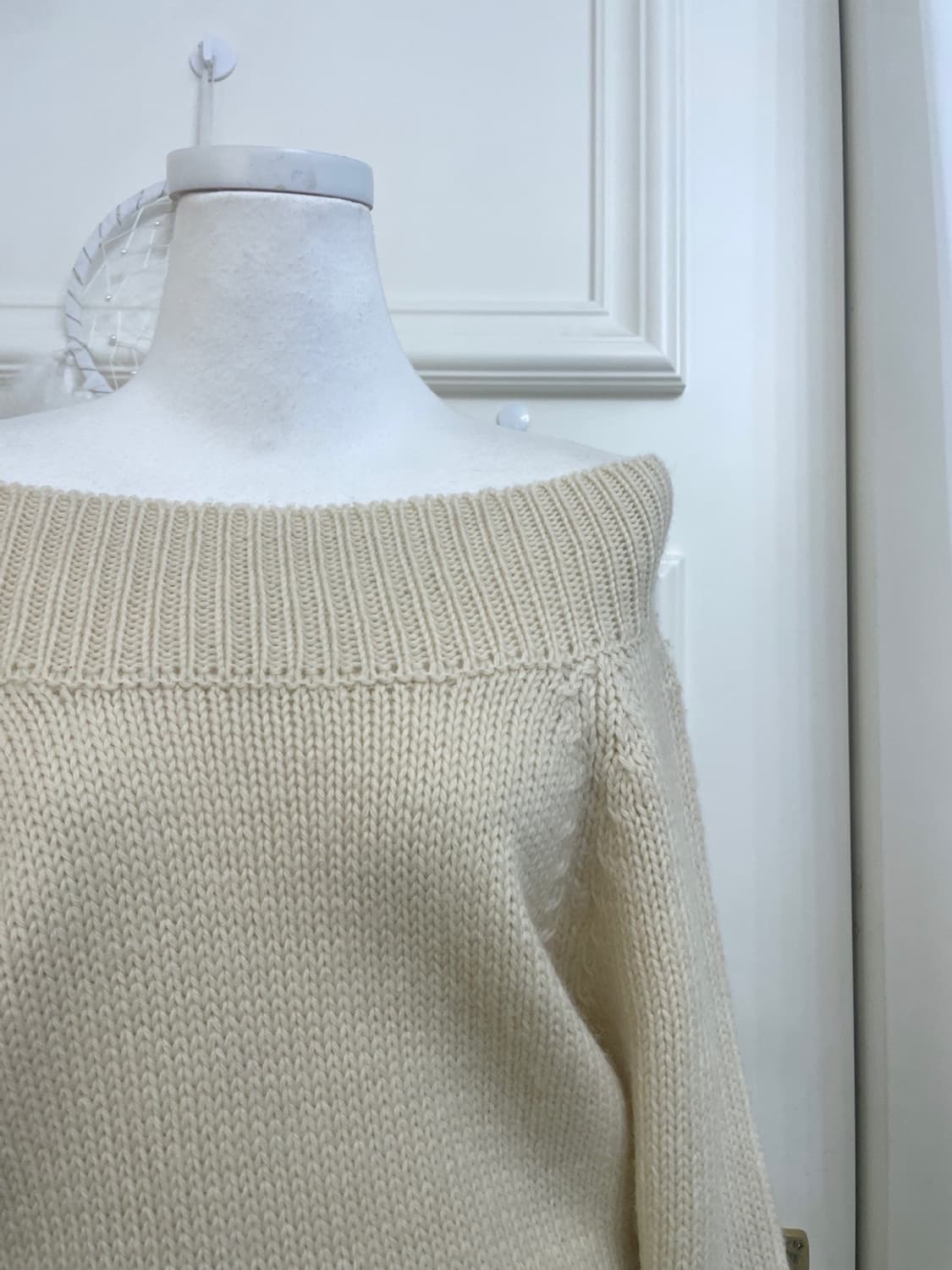 ivory warm off-shoulder wool100% sweater 상품이미지6