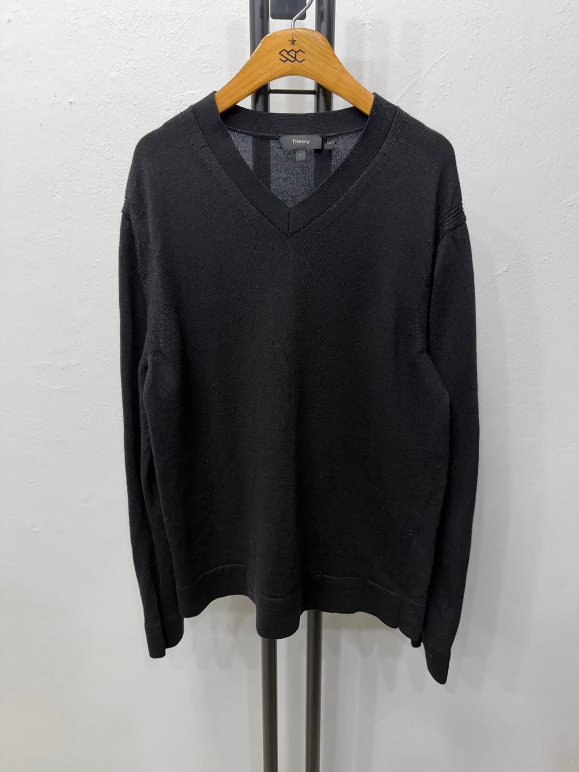 정품) Theory 띠어리 블랙 브이넥 니트 L  상품이미지1