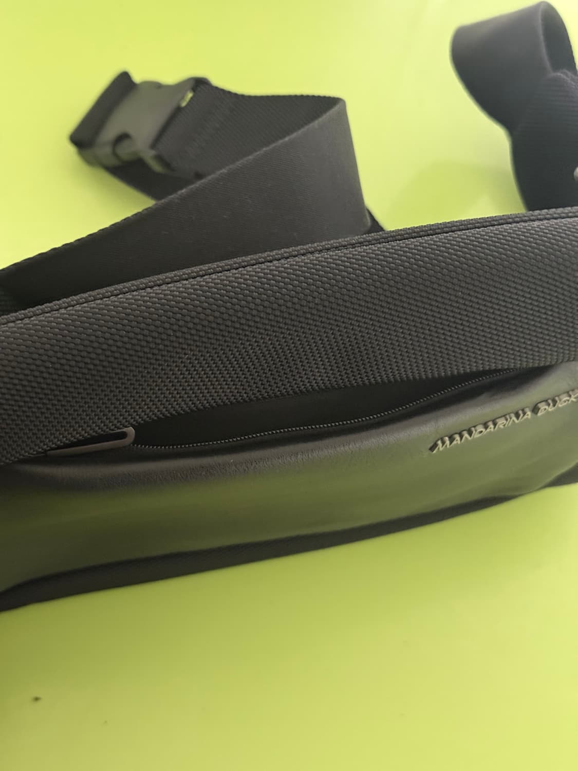 만다리나덕 슬링백 상품이미지5