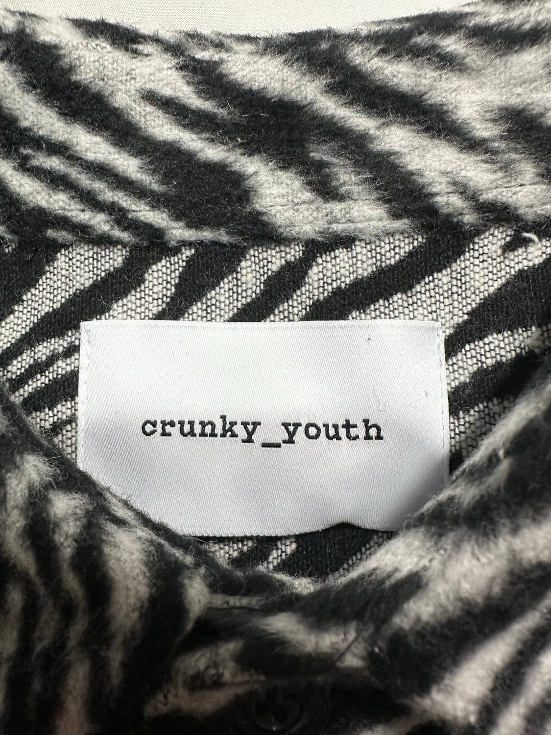 Crunky youth 지브라 모헤어 크롭 셔츠 상품이미지3