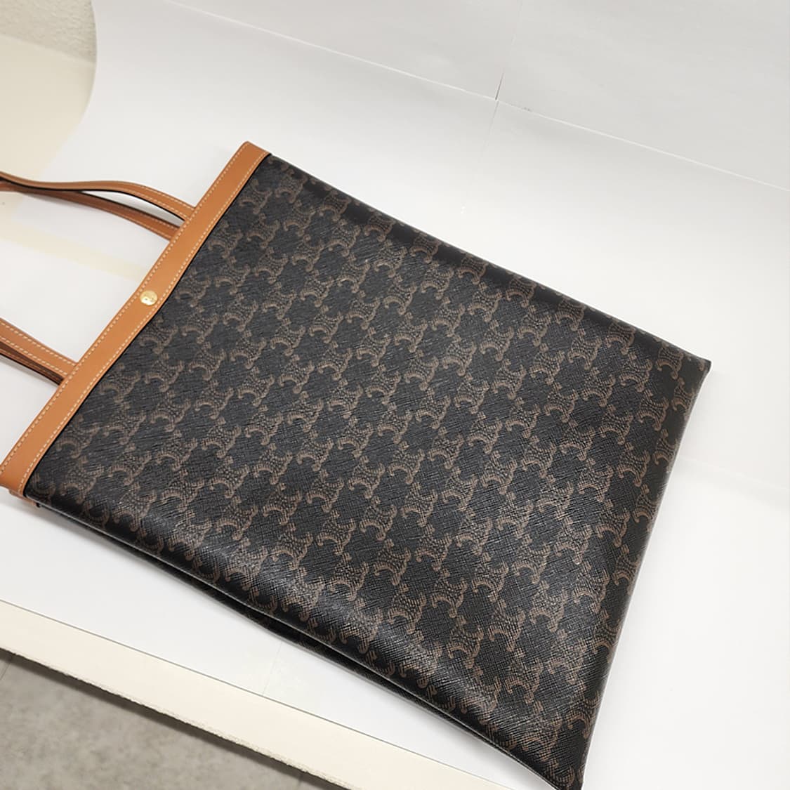 셀린느 123832O90.03MI 미디엄 플랫 쇼퍼 26ss 상품이미지2