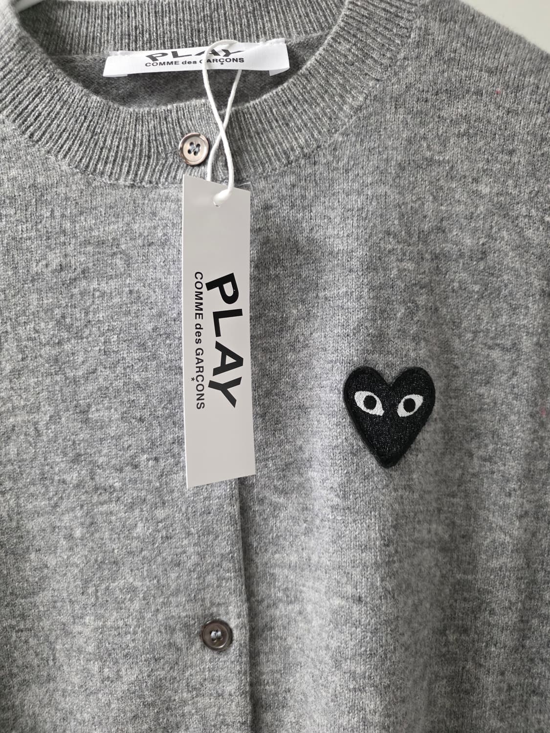 꼼데가르송 플레이 회색 가디건 블랙와펜 상품이미지1