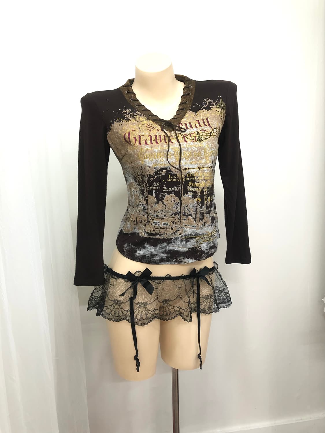 brown grunge graphic long sleeve 상품이미지1