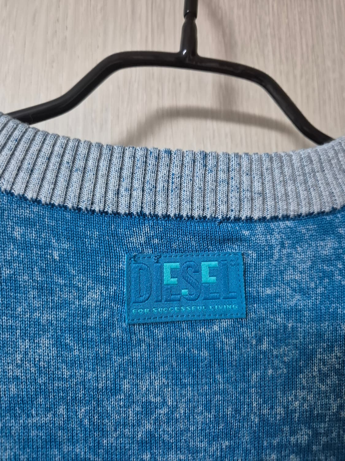 (정품) 디젤 블루 크롭 니트 새상품 22년 S 상품이미지6