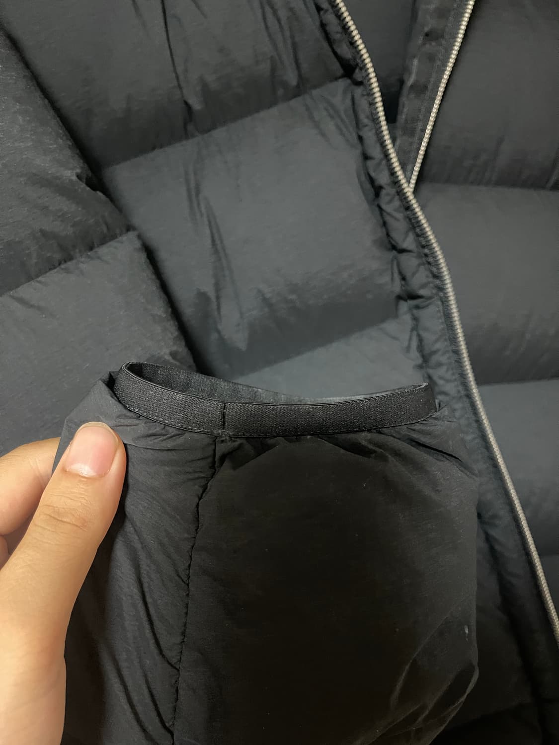 스톤아일랜드 심리스 터널 다운 블랙 상품이미지6