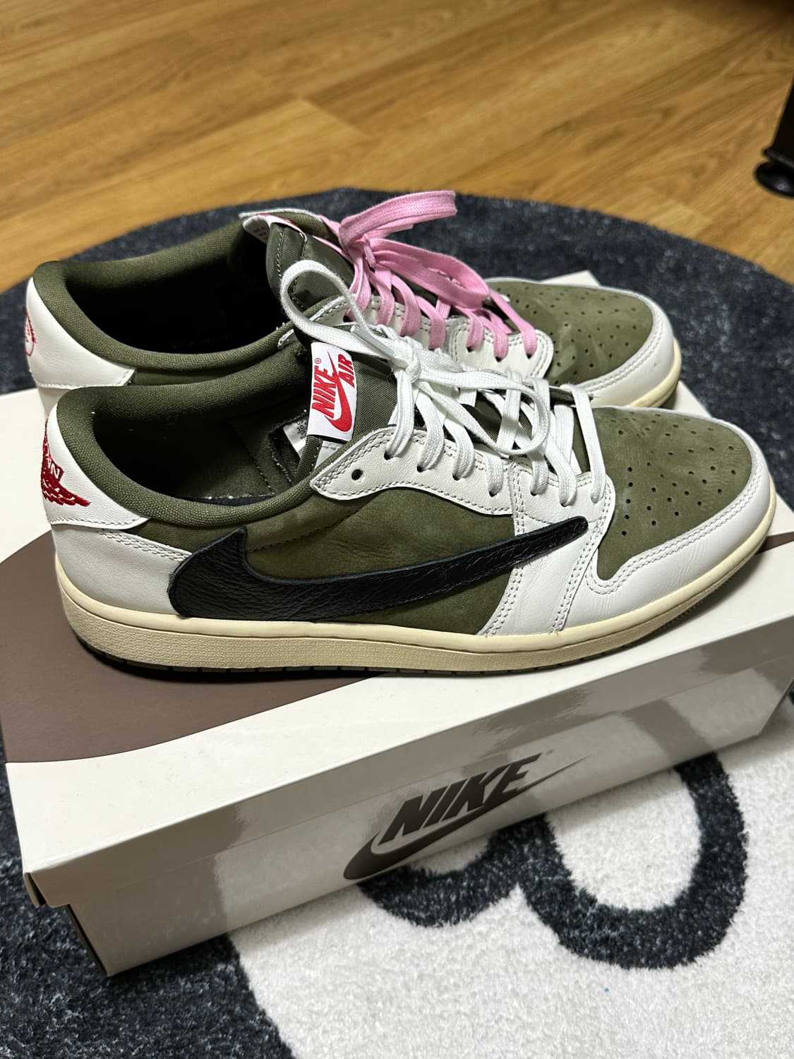 나이키 조던 1 로우 트래비스 스캇 리버스 올리브 285 상품이미지1