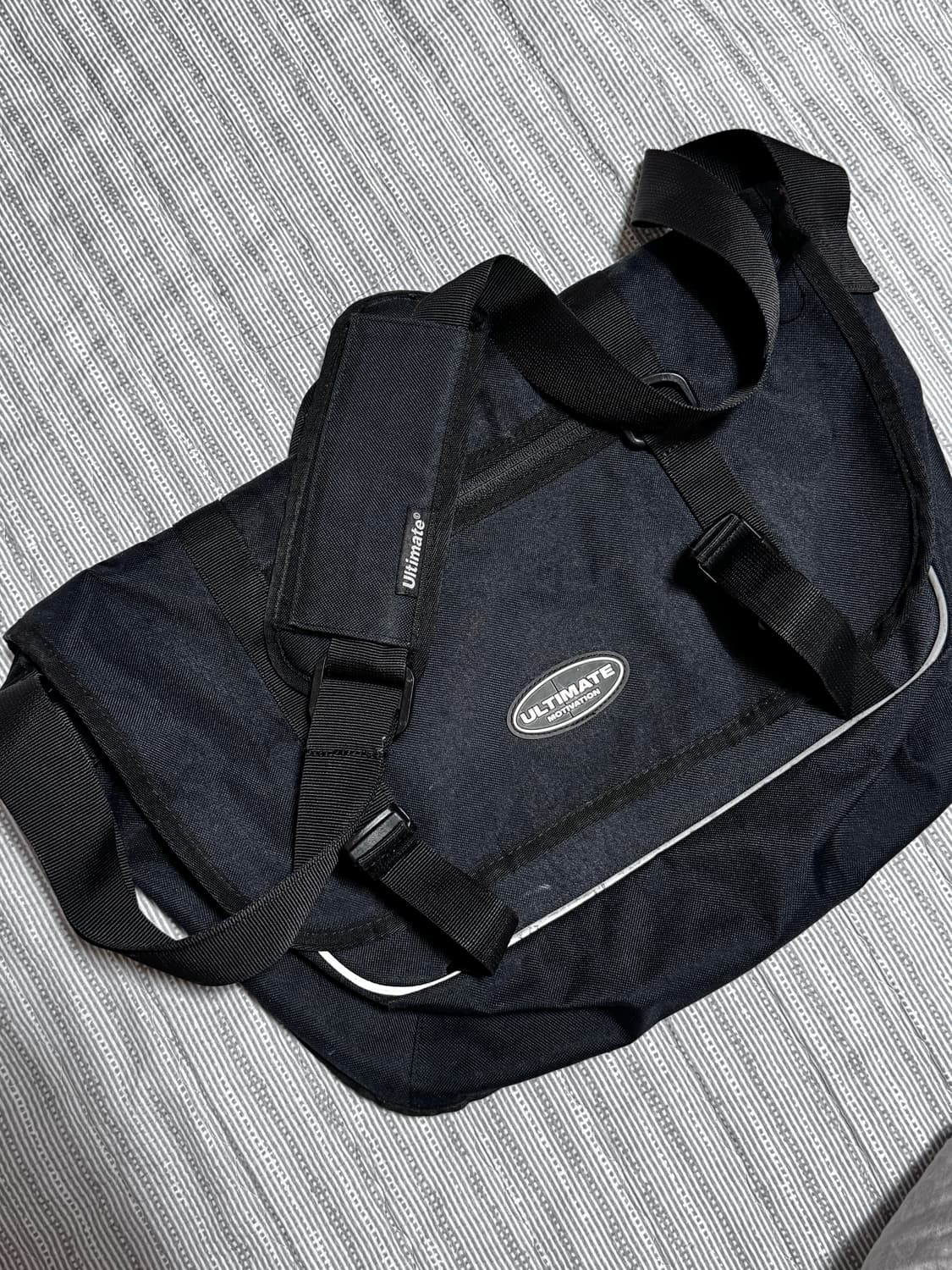 스파오 메신저백 상품이미지1