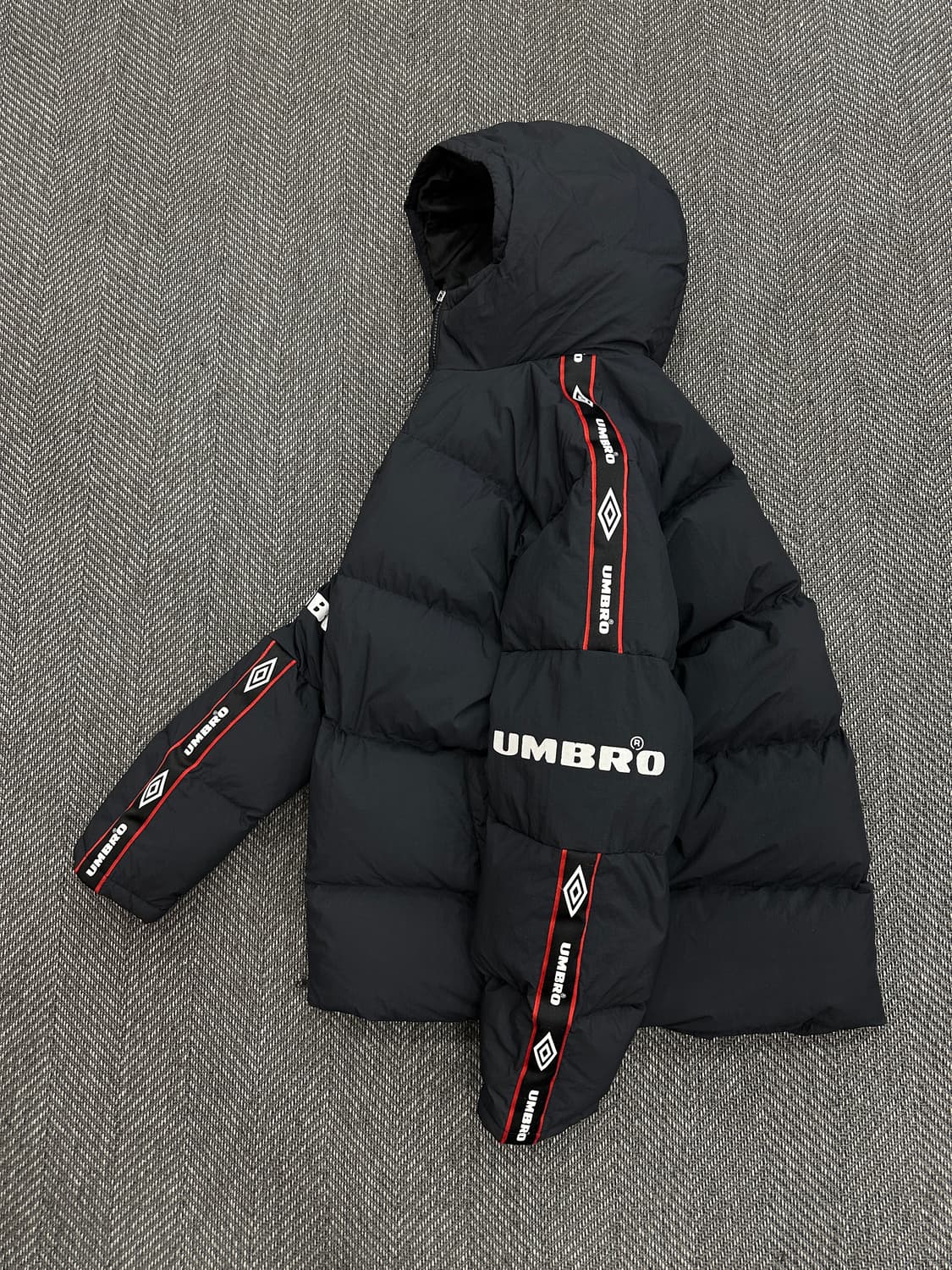 엄브로 패딩 블랙 상품이미지1