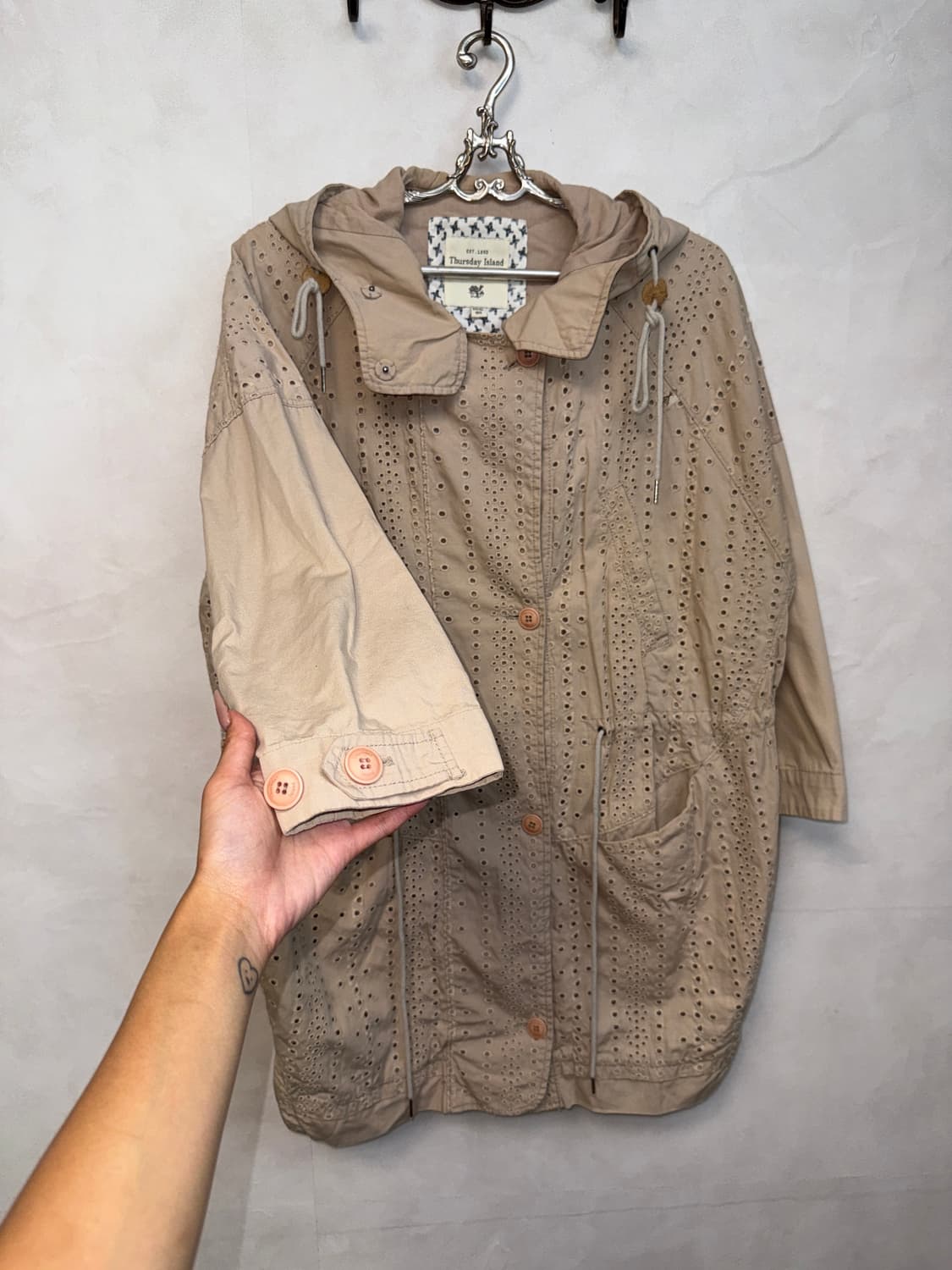 Thursday Island beige punching hood 야상 상품이미지5