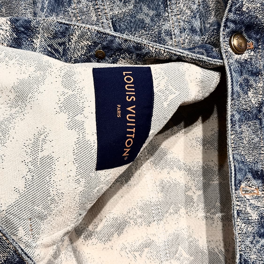 [정품] 25FW 신상 루이비통 테피스트리 모노그램 데님 트러커 재킷 상품이미지8