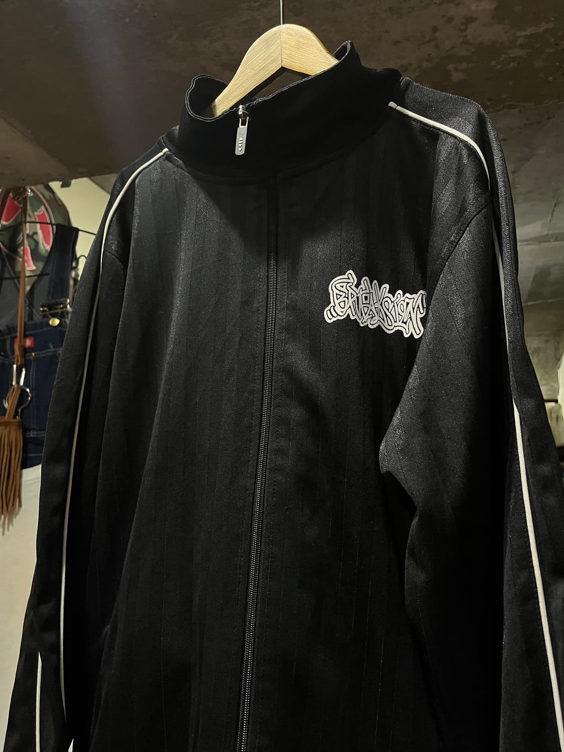 FOGATY HOUSE GRAFFITI TRACKTOP JACKET 상품이미지3