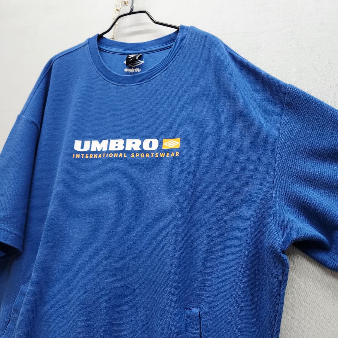 엄브로 빅로고 캥거루주머니 반팔티 105(2XL) 상품이미지3