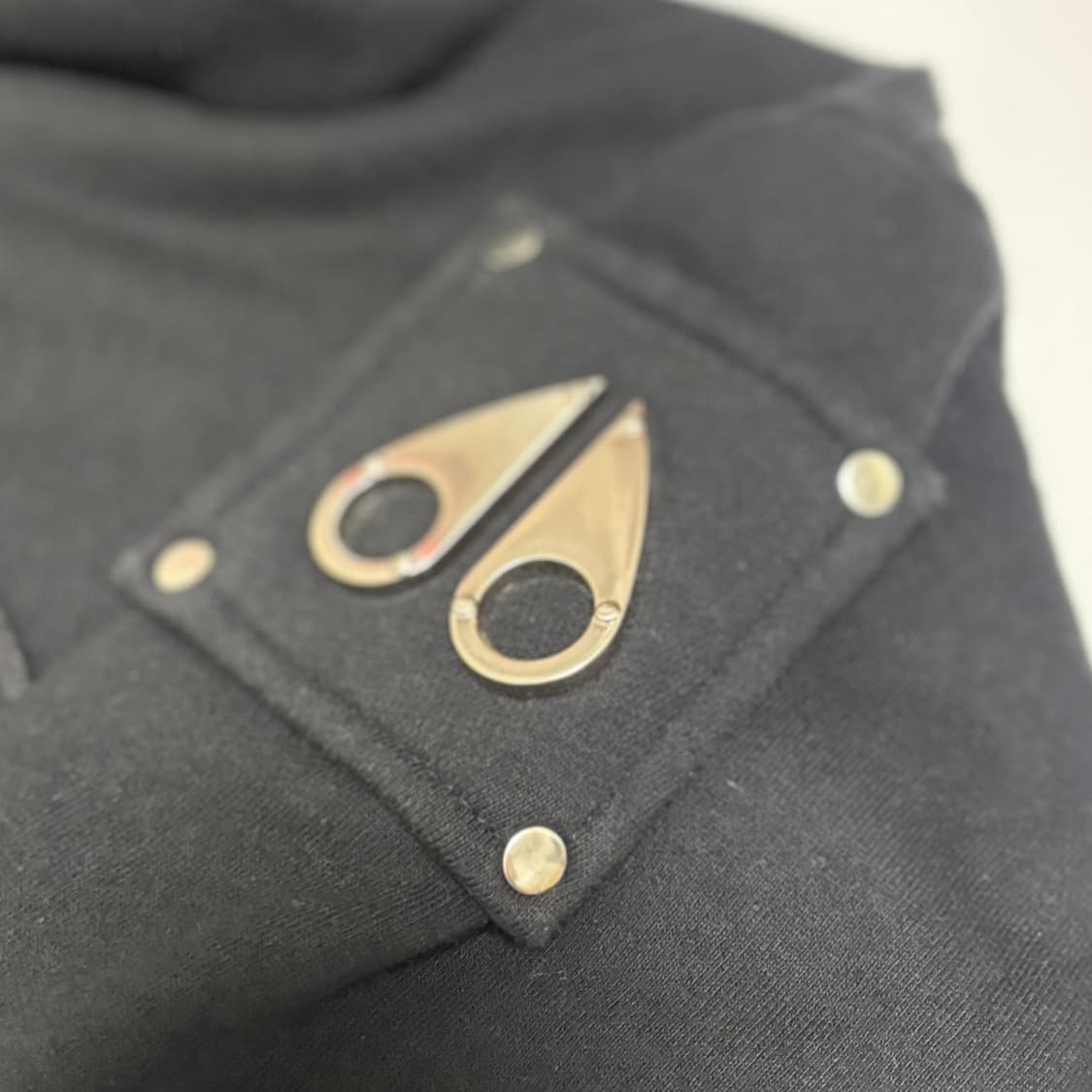 무스너클 메탈 로고 후드 집업 상품이미지2