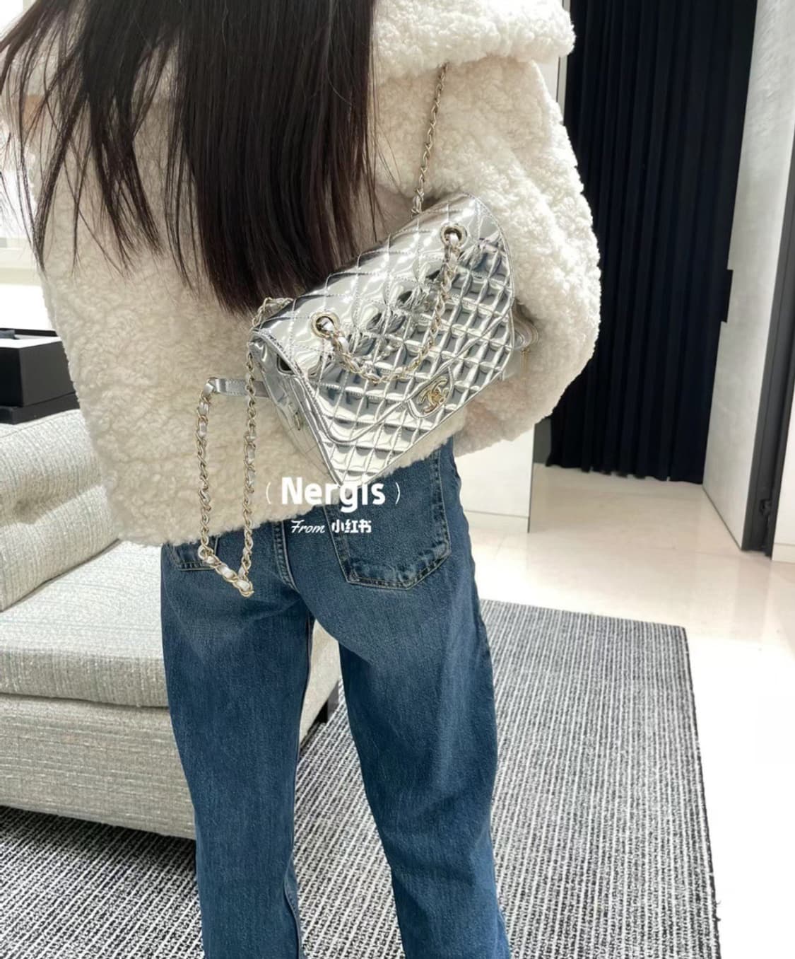 새상품) 샤넬 2024 크루즈 컬렉션 미러 카프스킨 미니 플랩백 백팩 토 상품이미지2