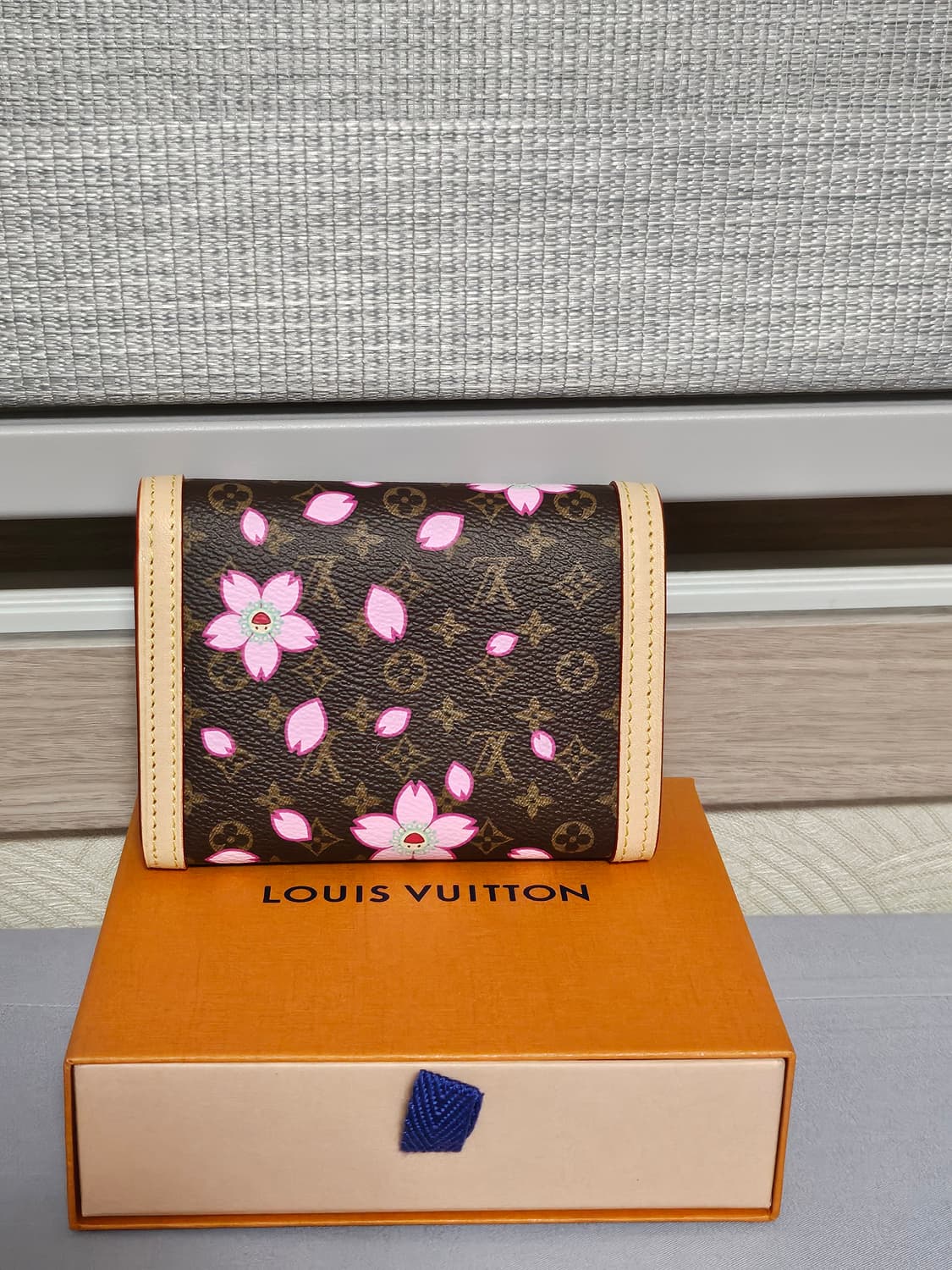 루이비통 무라카미 다카시 벚꽃에디션 반지갑 상품이미지4