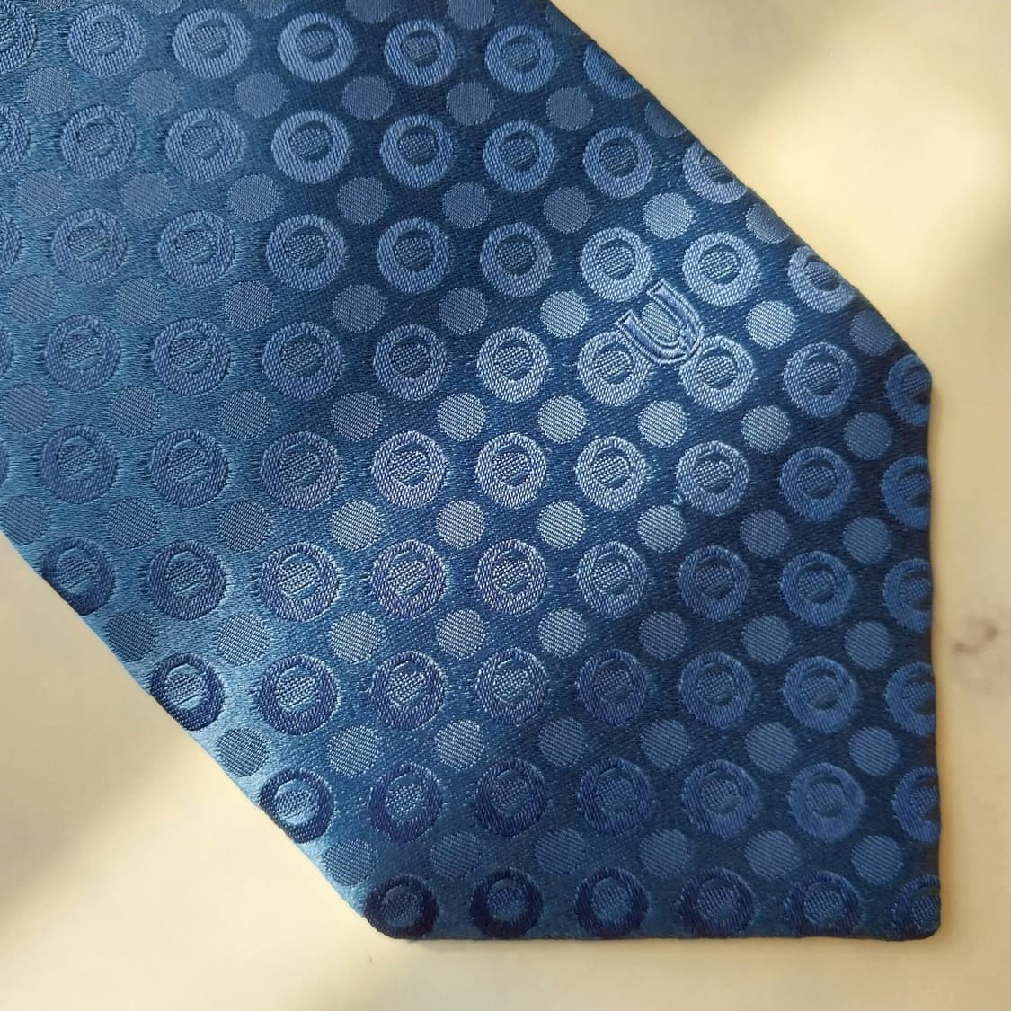 웅가로 실크 블루 로고 패턴 넥타이 8.5cm A+등급 K2364
 상품이미지5