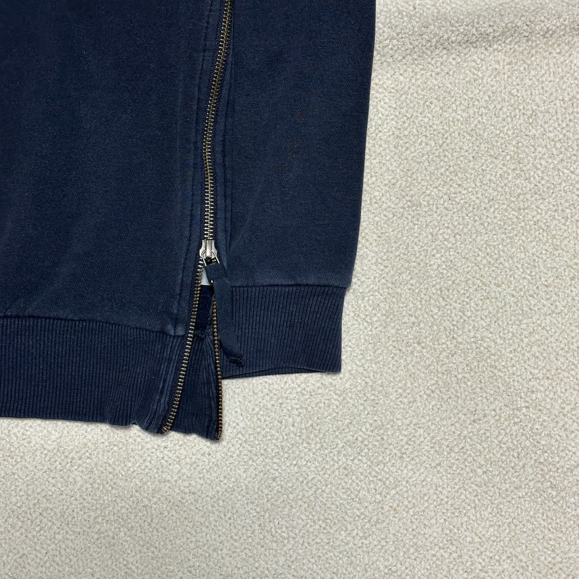 아디다스 스트릿 그래픽 크루넥 맨투맨 상품이미지4