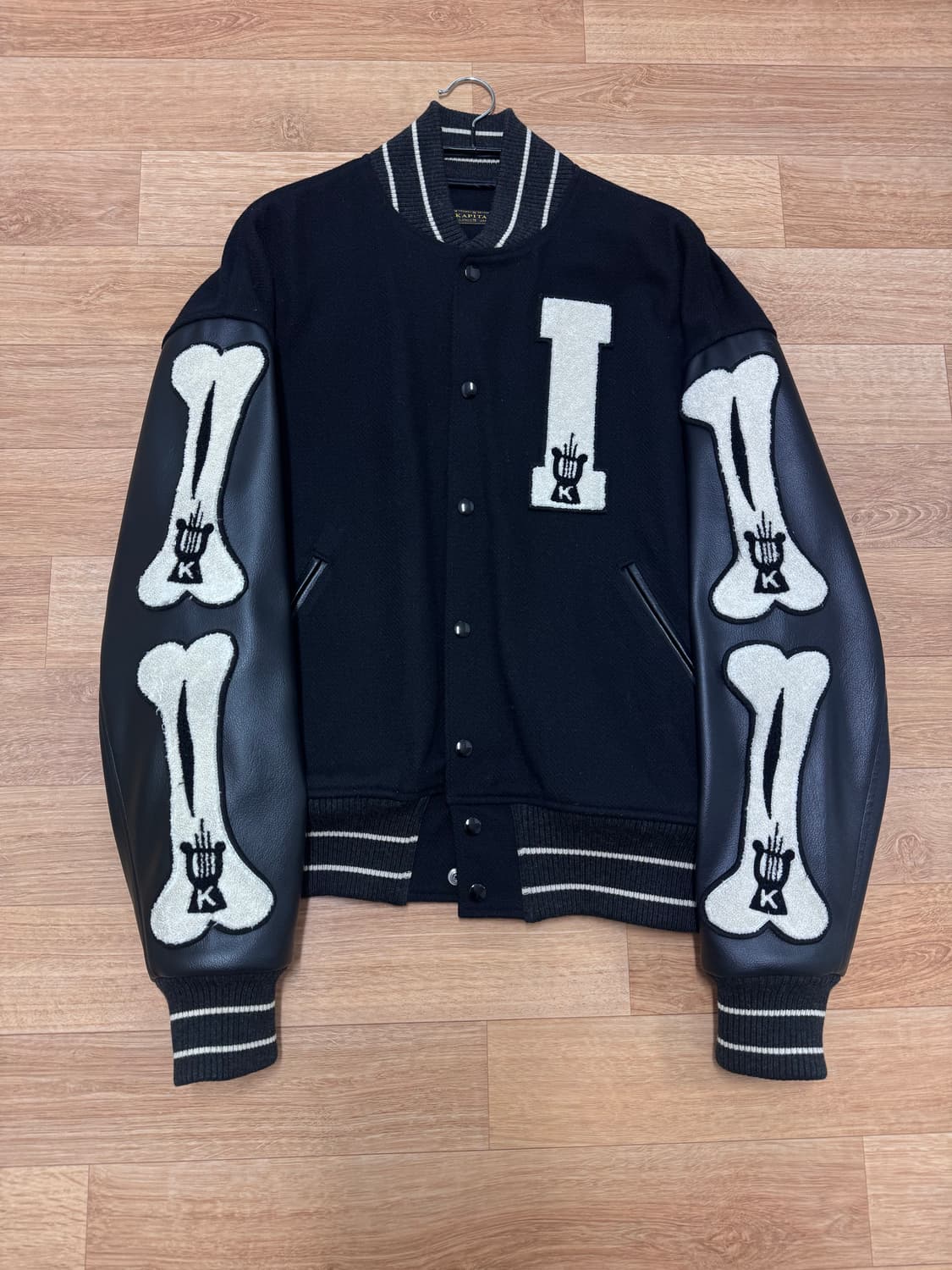 캐피탈 본 바시티 3 상품이미지1