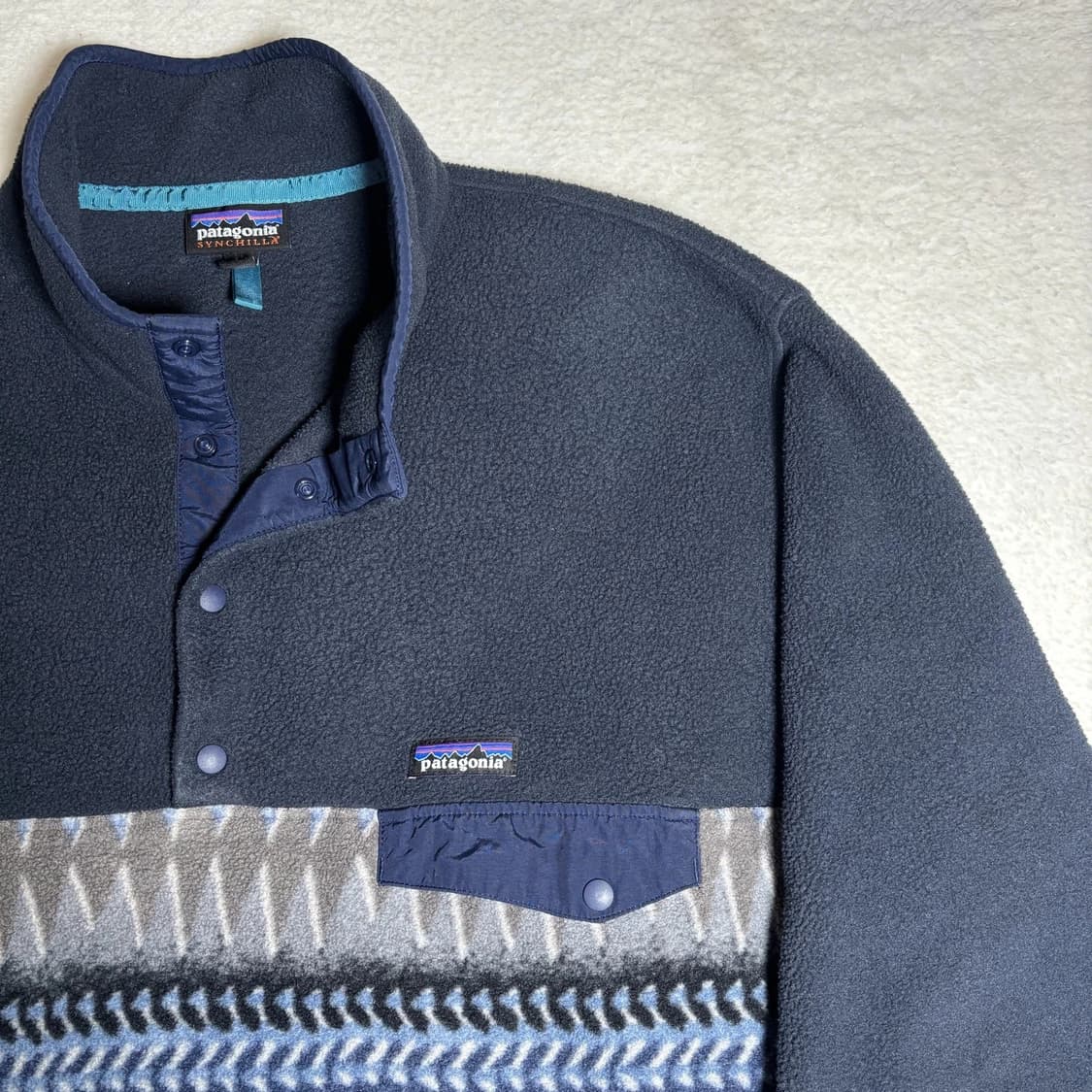 17FW 파타고니아 신칠라 스냅-T 네이비/블루 하프 아즈텍 패턴 상품이미지2