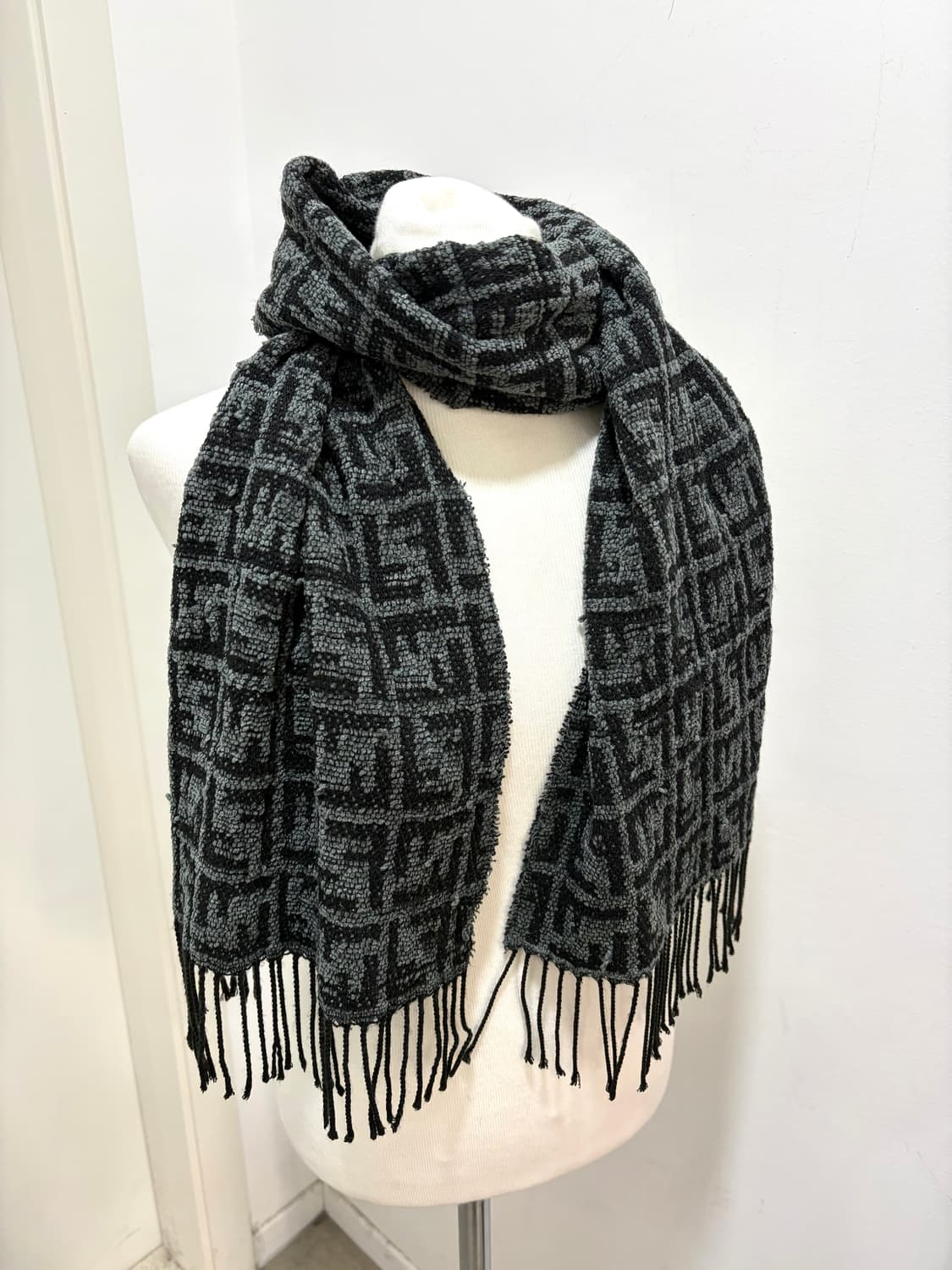 펜디 FF 모노그램 블랙 차콜 목도리 머플러 상품이미지1