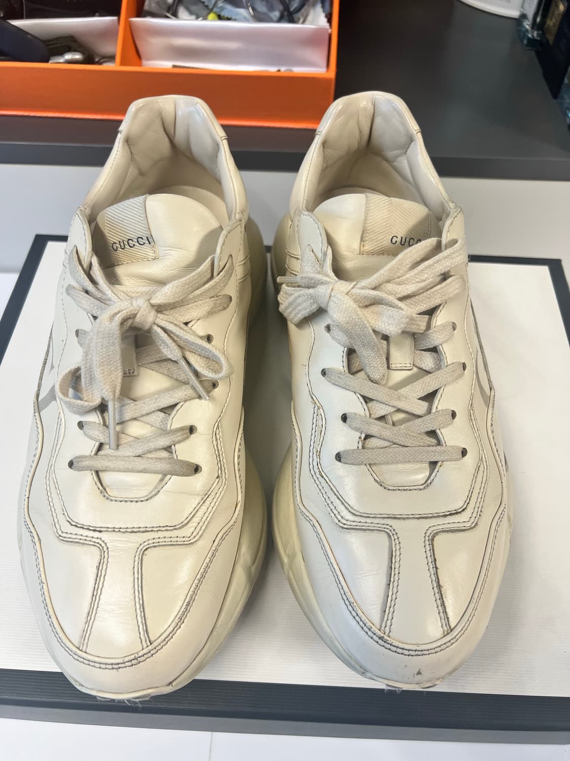 구찌 백화점 정품 라이톤 띠로고 265사이즈 스니커즈 아이보리 50087 상품이미지2