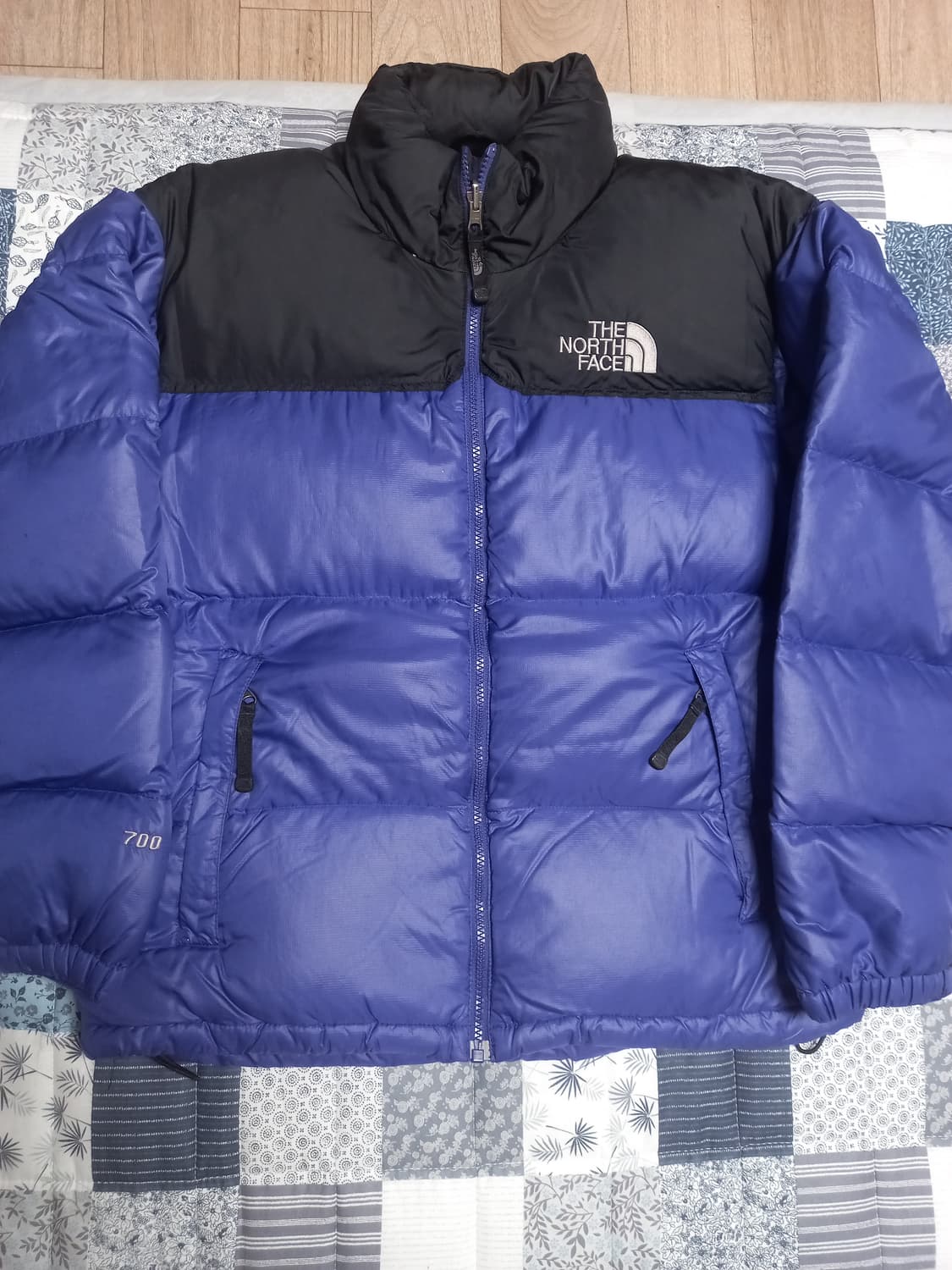 노스페이스 눕시 퍼플/블랙 700 구스패딩     95(실용95~100) 상품이미지1