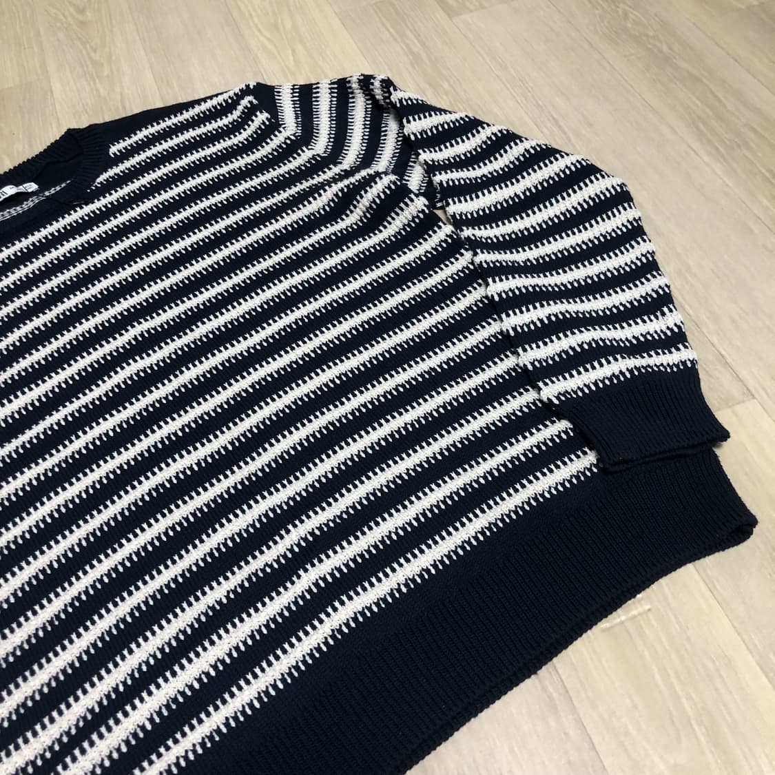 (L) 새상품 자라 ZARA SS 스트라이프 라운드 네이비 니트 상품이미지4