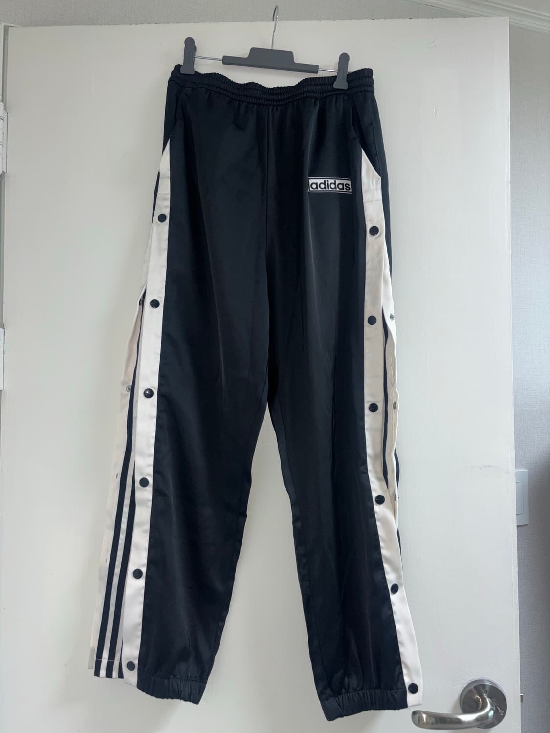 아디다스 블랙 스냅버튼 트랙 팬츠 상품이미지1