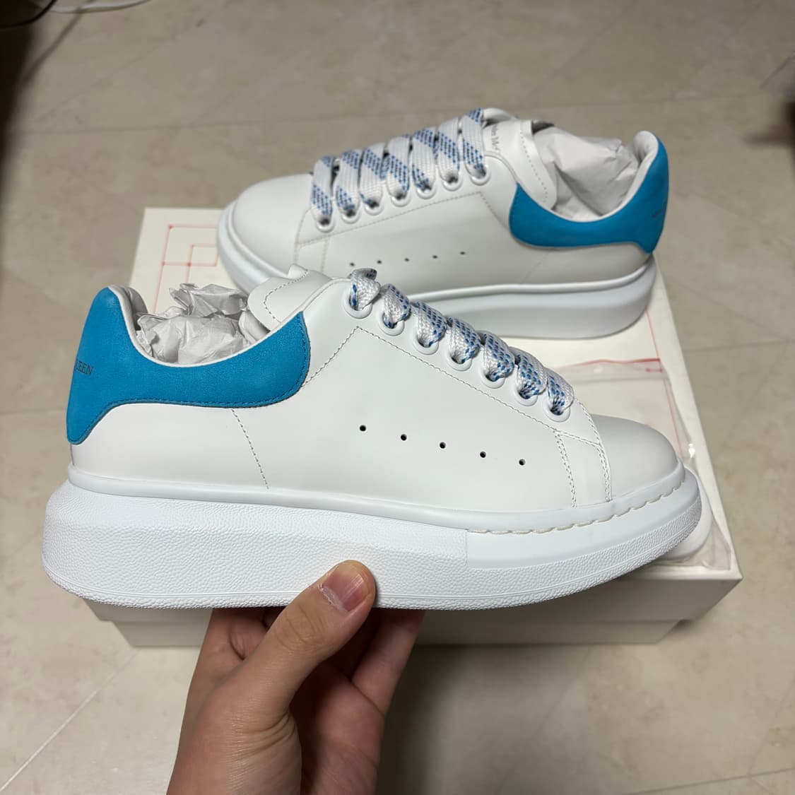 새상품(225)알렉산더맥퀸 오버솔 스니커즈 블루 상품이미지2