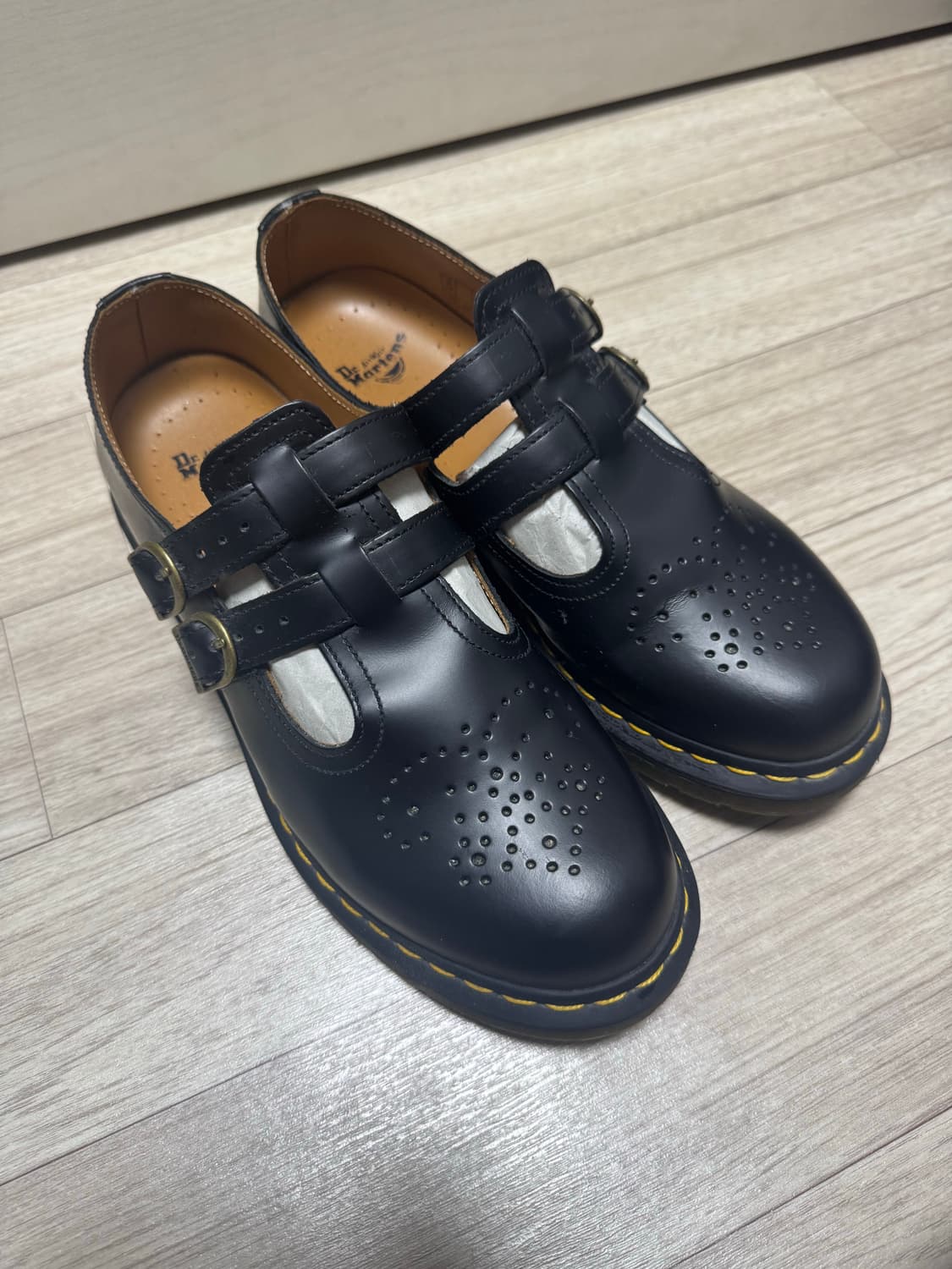 닥터마틴 메리제인8065 EU42사이즈 판매합니다 상품이미지2