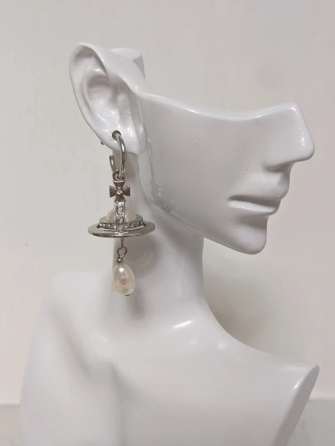 Silver Planet Pearl Drop Earrings 상품이미지1