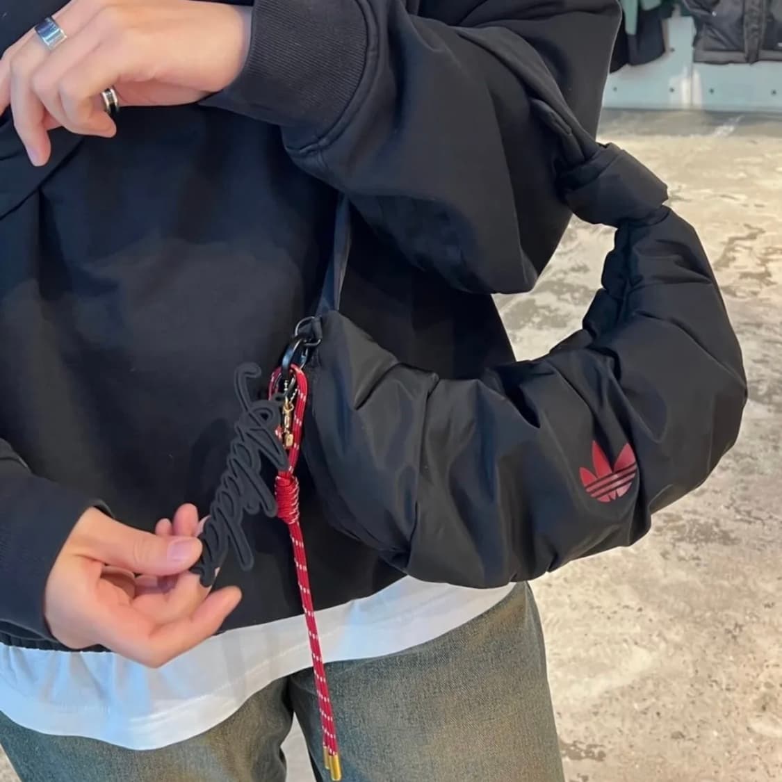 아디다스 차이니즈 뉴 이어 버전 클라우드 숄더백 스몰 블랙 (새상품) 상품이미지4