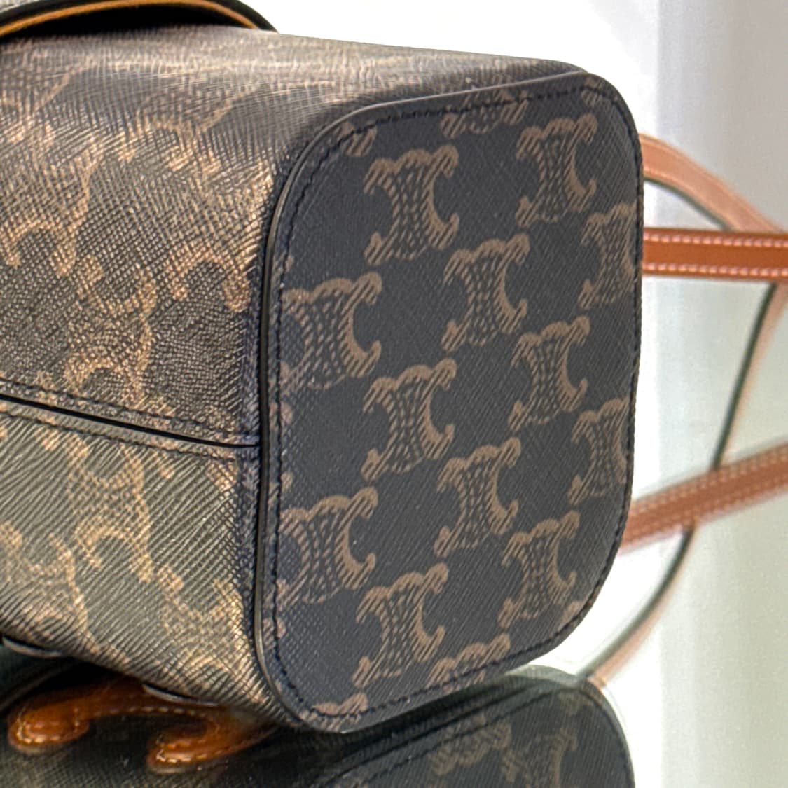 셀린느 트리옹프 퀴르 박스 큐브백  상품이미지6